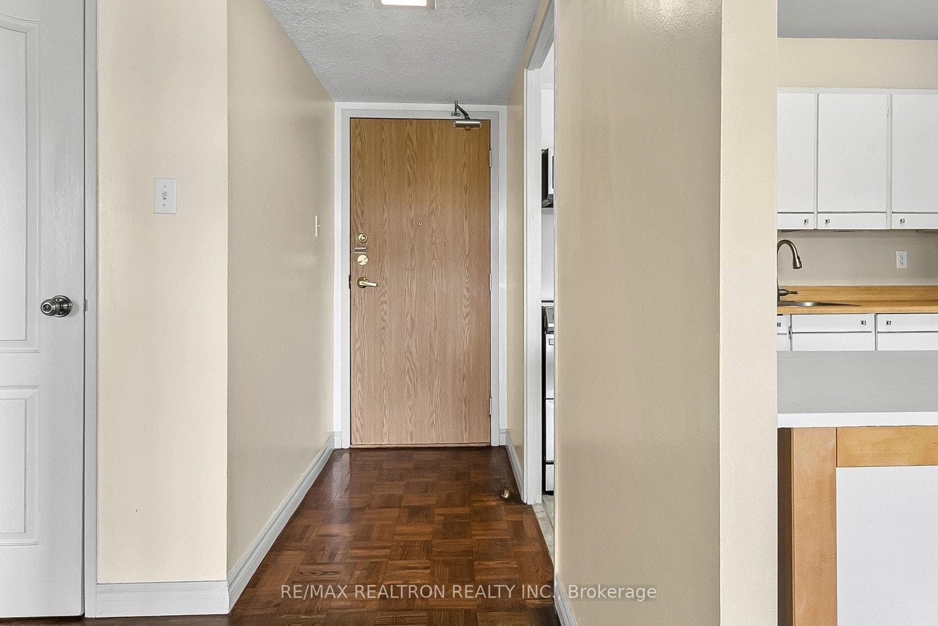 10 Fashion Roseway N/A Unit 306 - Condo photo 4 of 32 in Willowdale / Newtonbrook, Ontario