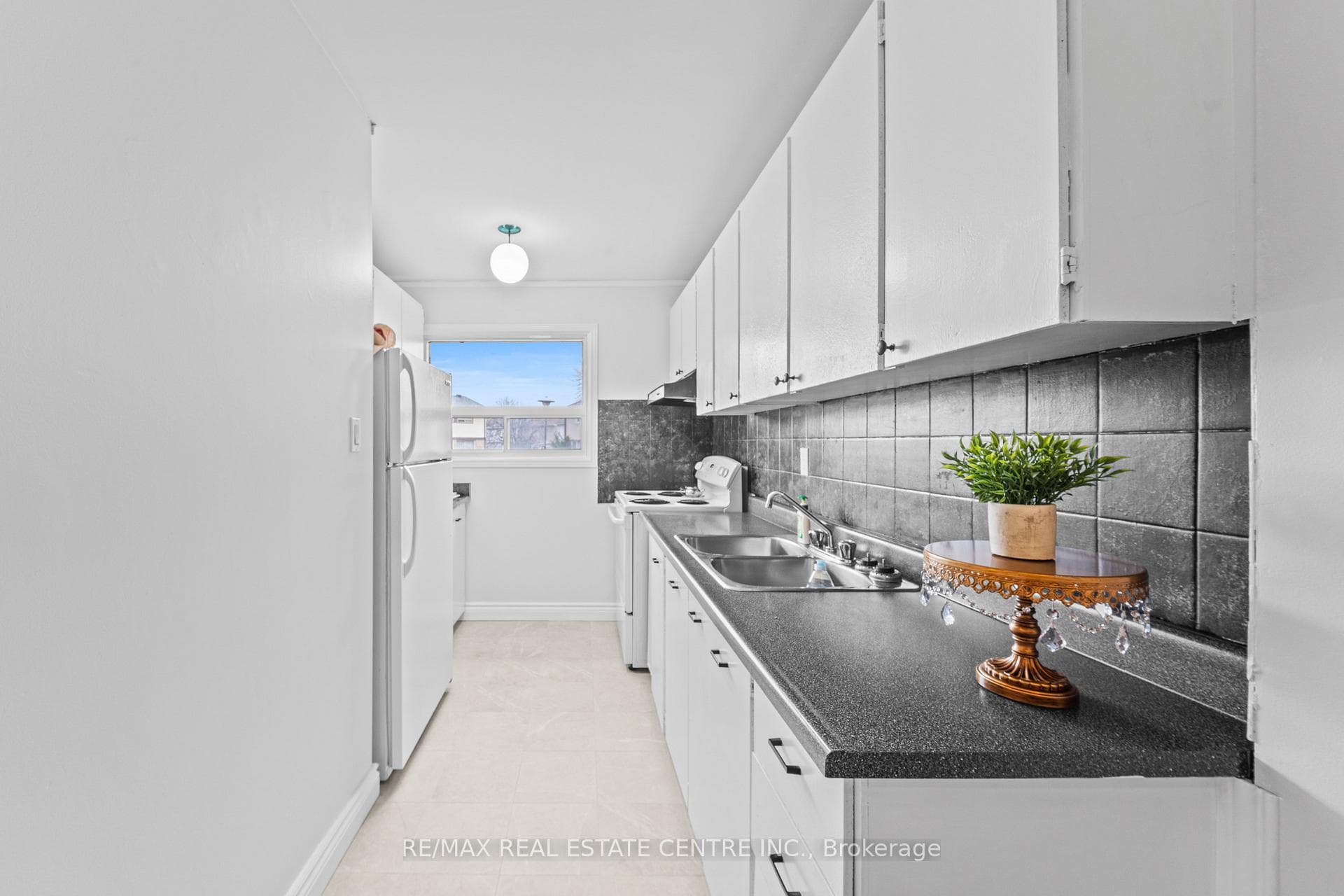 13 Gold Pine Court - Townhouse photo 12 of 35 in Brampton, Ontario