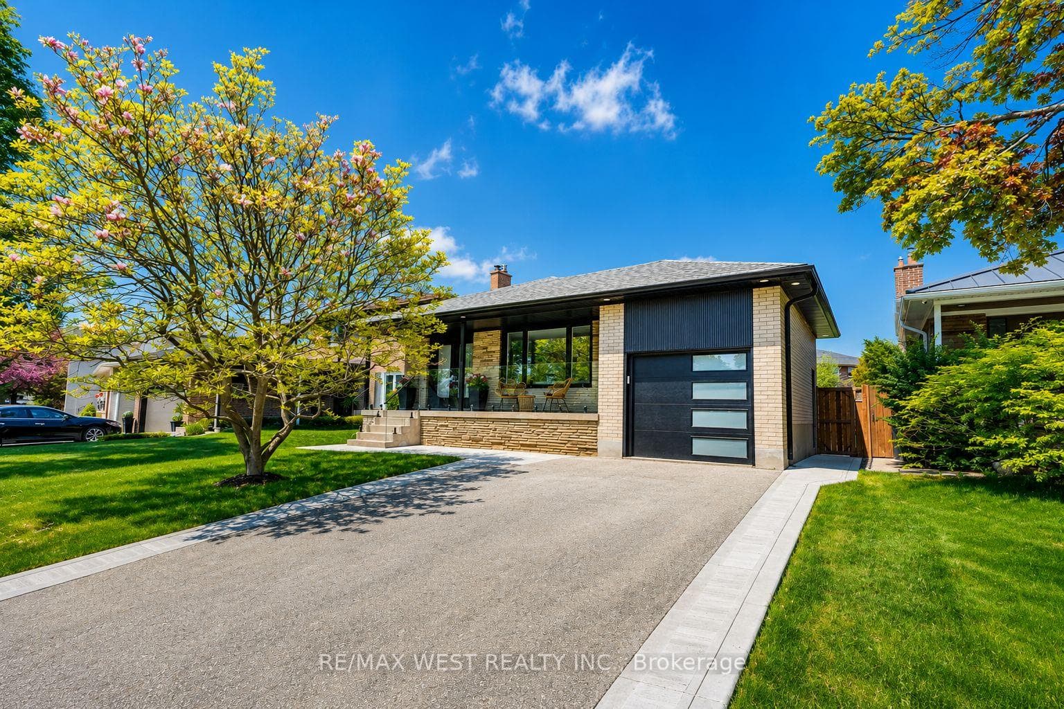 18 Torrington Drive - home for sale in Etobicoke (Islington / Rexdale), Ontario