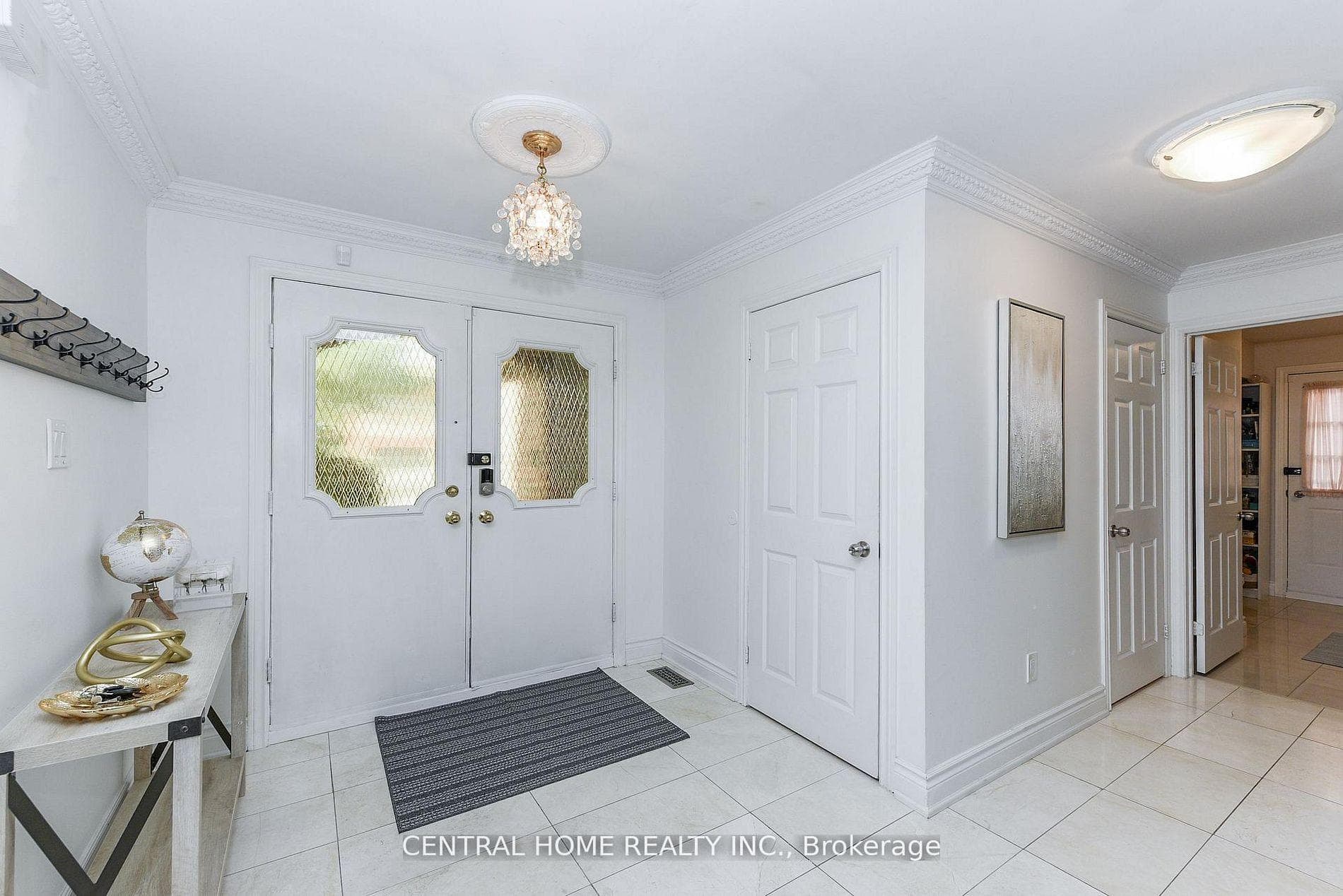 4 Robaldon Road - Detached photo 5 of 40 in Etobicoke (Islington / Rexdale), Ontario