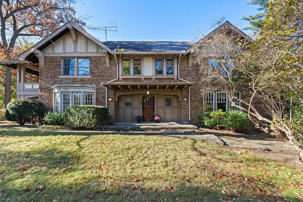1520 Pinetree Crescent - Detached photo 4 of 37 in Mississauga, Ontario