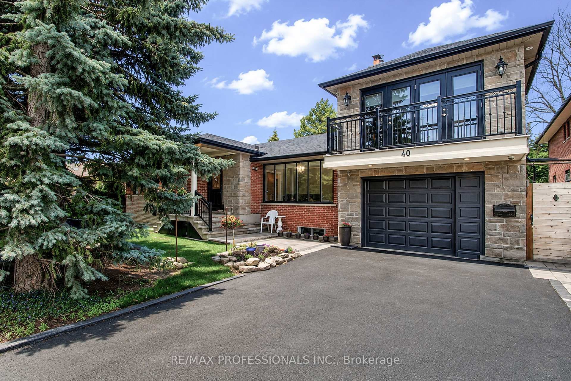 40 Cowley Avenue - Detached photo 2 of 40 in Etobicoke (Islington / Rexdale), Ontario
