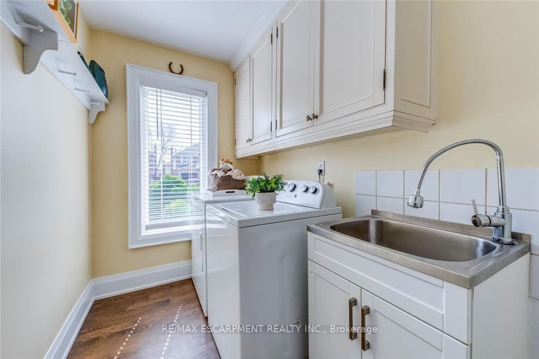3311 SPRINGVALE Court - Detached photo 38 of 50 in Burlington, Ontario