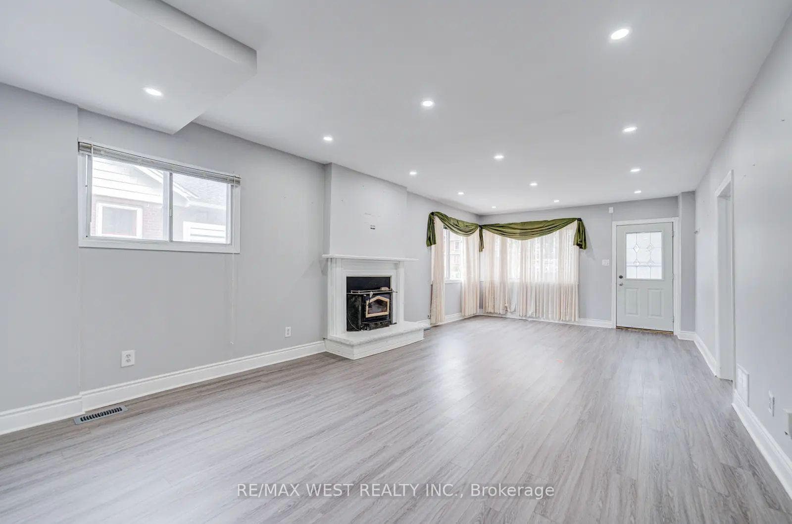326 Queen Street - Detached photo 9 of 27 in Mississauga, Ontario