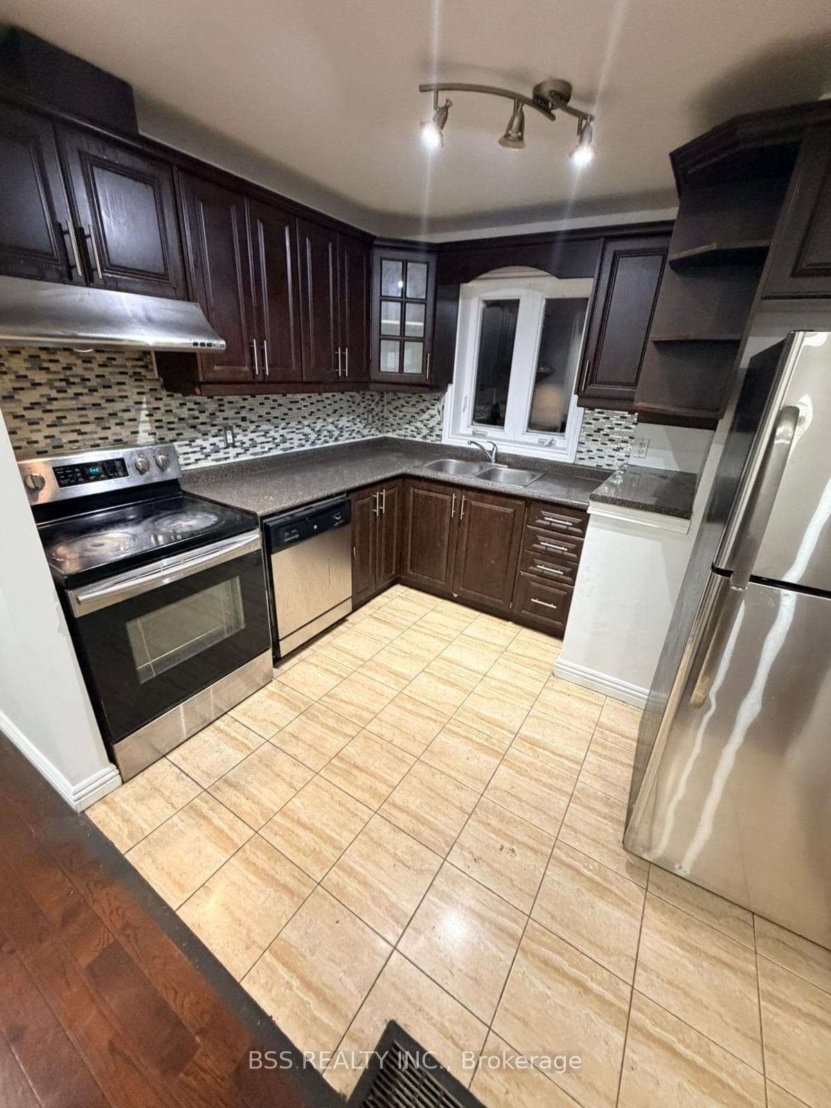 464 Warden Avenue - Detached photo 7 of 21 in Birch Cliff / Cliffside, Ontario