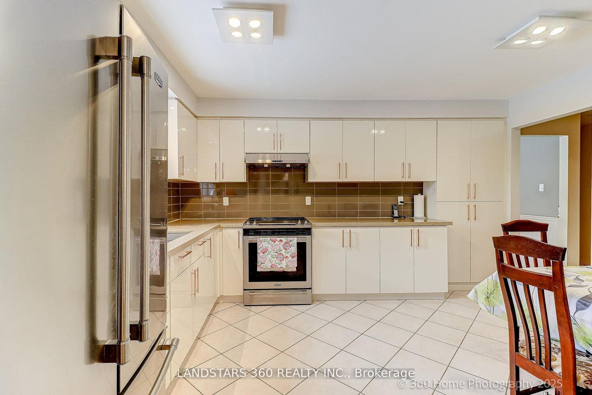 31 Whitehorn Crescent - Detached photo 8 of 29 in Hillcrest Village / Bayview Village, Ontario