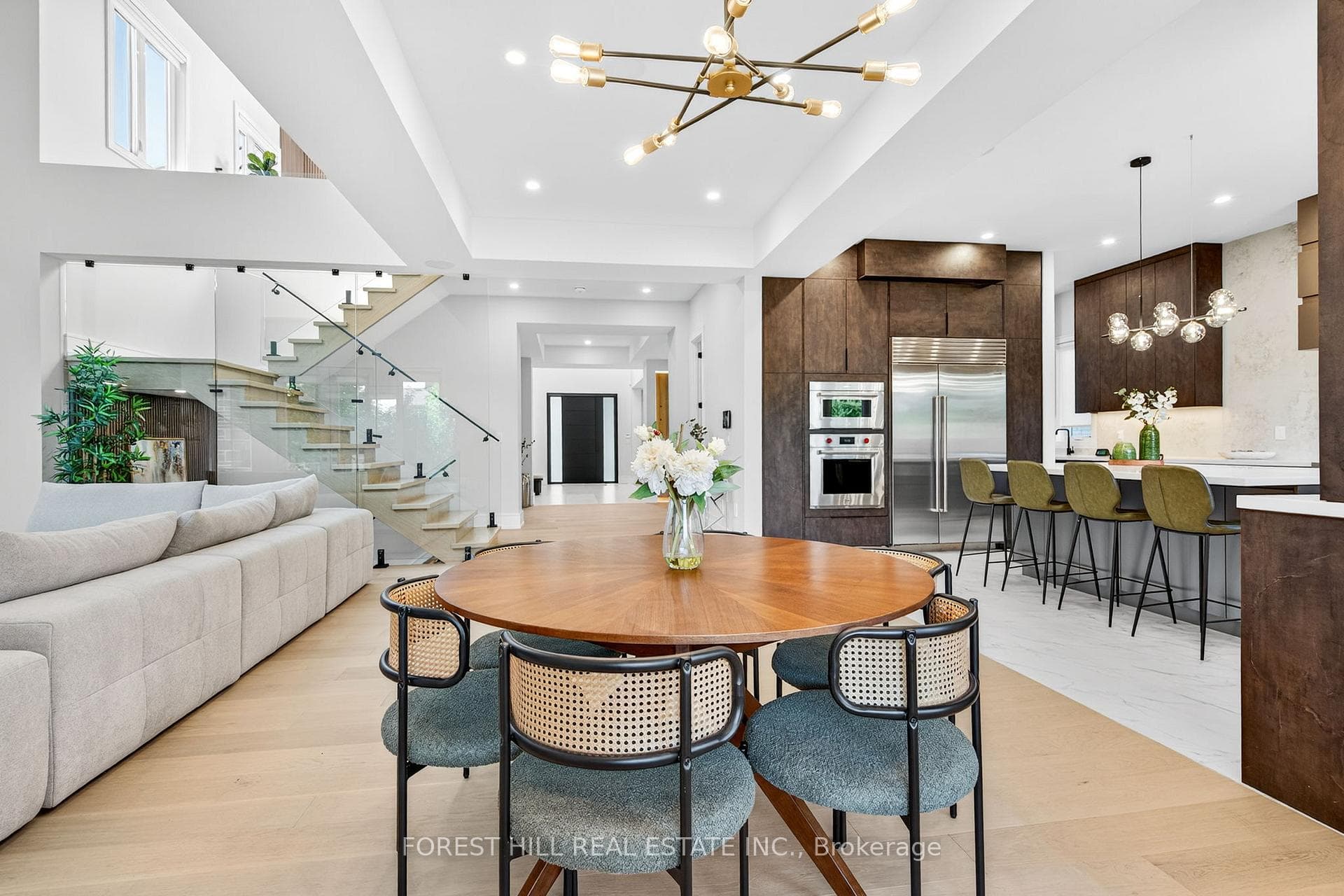 221 Morden Road - Detached photo 14 of 47 in Oakville, Ontario