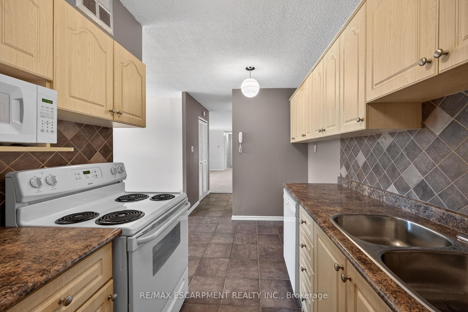 700 Dynes Road Unit 101 - Condo photo 10 of 48 in Burlington, Ontario