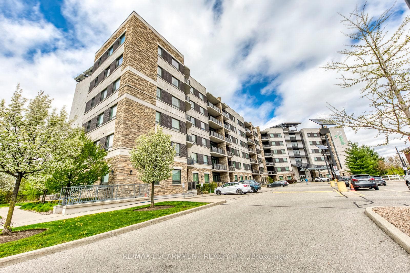 33 WHITMER Street Unit 217 - home for sale in Milton, Ontario