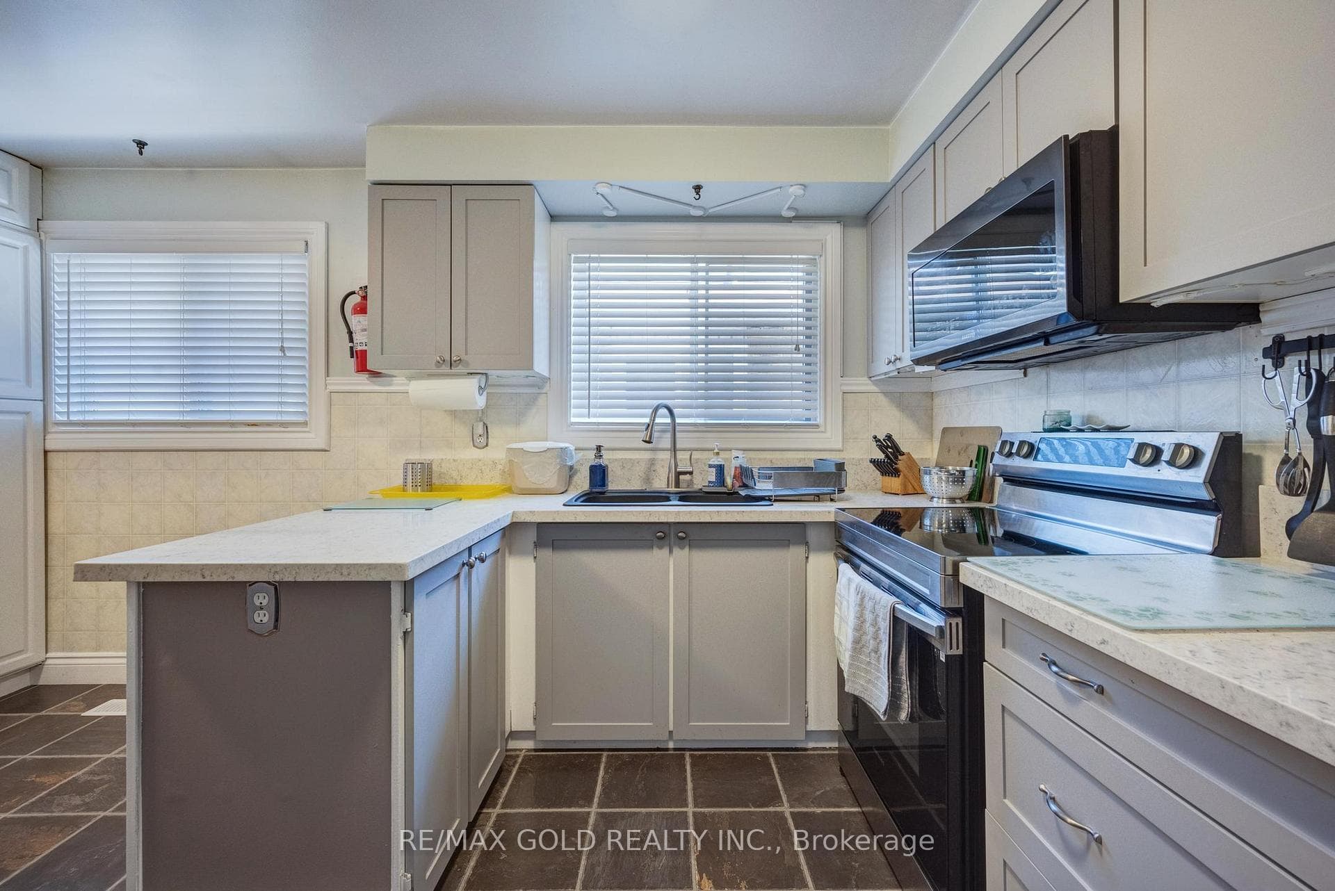 2927 Arles Mews - Detached photo 13 of 50 in Mississauga, Ontario