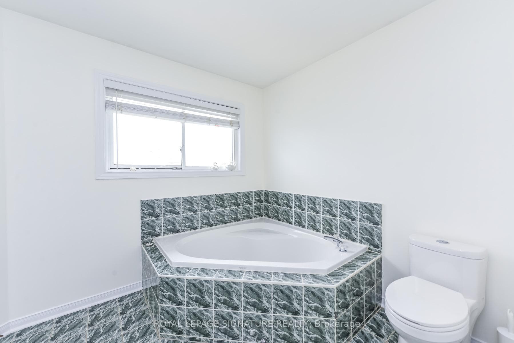 1307 Midgreen Lane - Detached photo 38 of 50 in Mississauga, Ontario