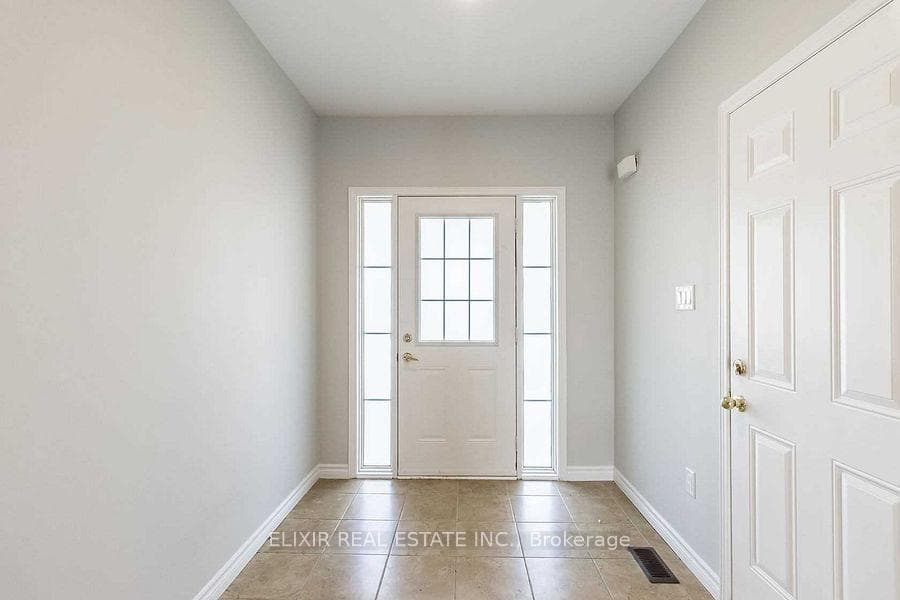 90 Delport Close - Townhouse photo 3 of 36 in Brampton, Ontario