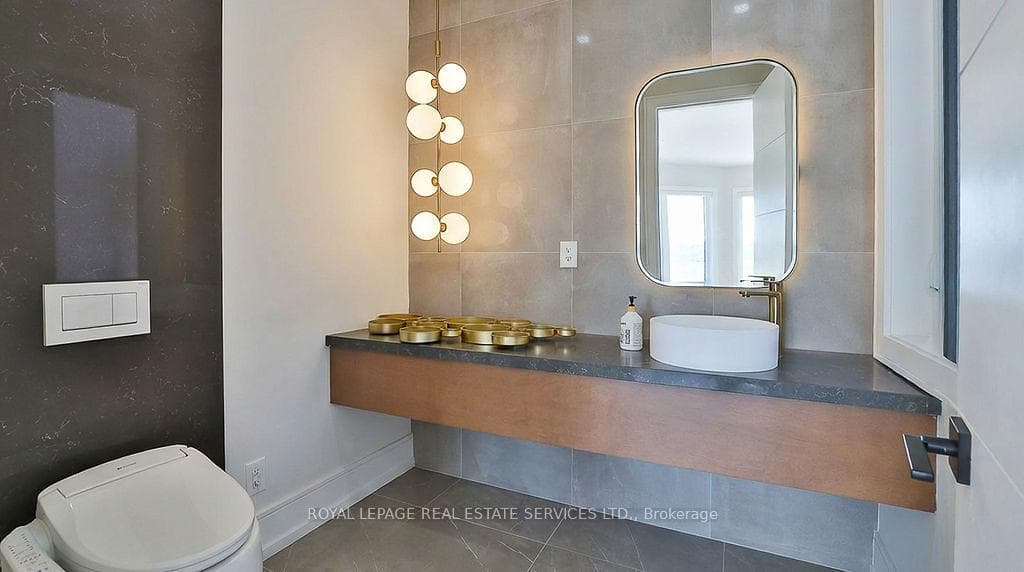 100 Appleby Place - Detached photo 20 of 46 in Burlington, Ontario