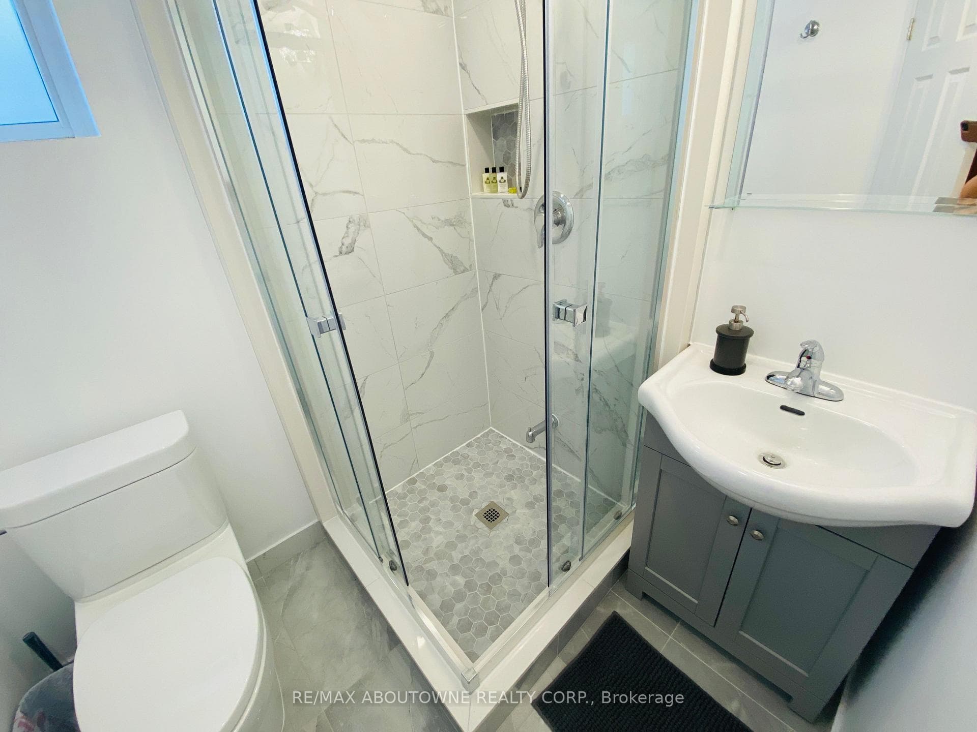 1601 Sandgate Crescent - Semi-Detached photo 34 of 35 in Mississauga, Ontario