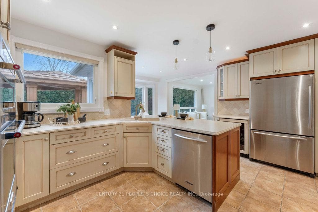 2250 Kenbarb Road - Detached photo 11 of 49 in Mississauga, Ontario