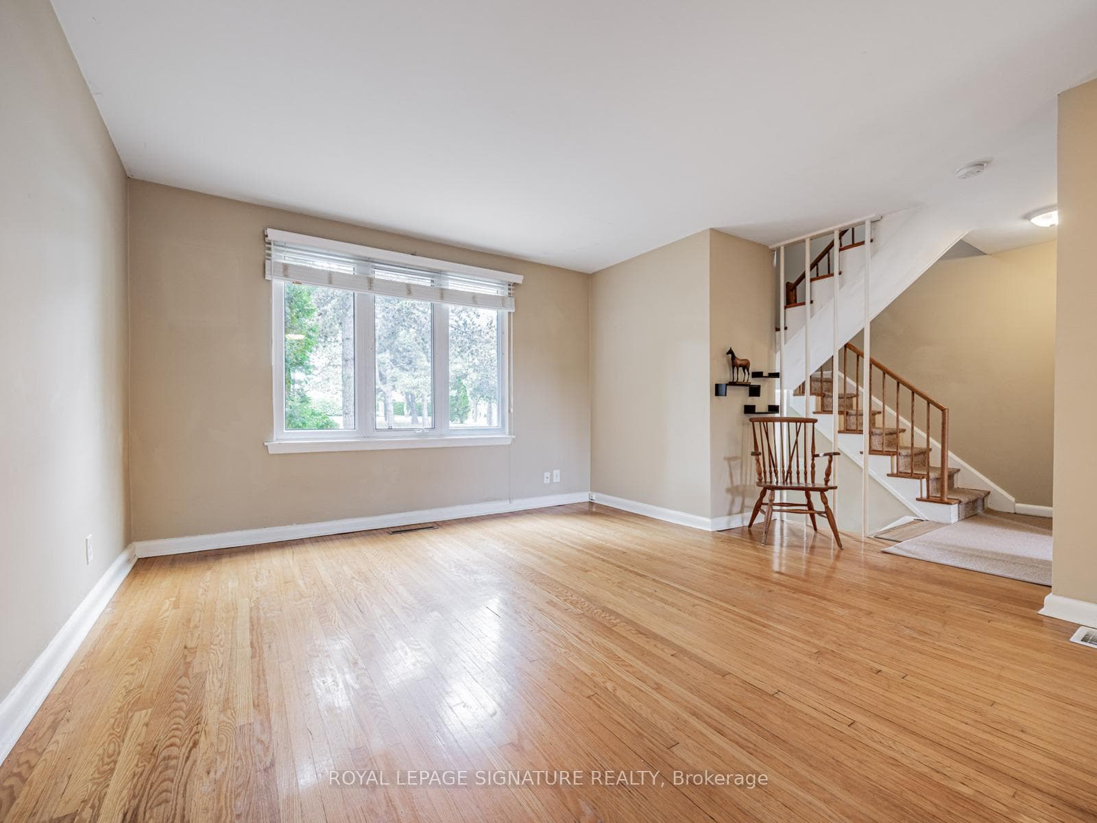 4 Burdock Lane - Condo photo 3 of 32 in Don Mills / Parkwoods / Victoria Village, Ontario