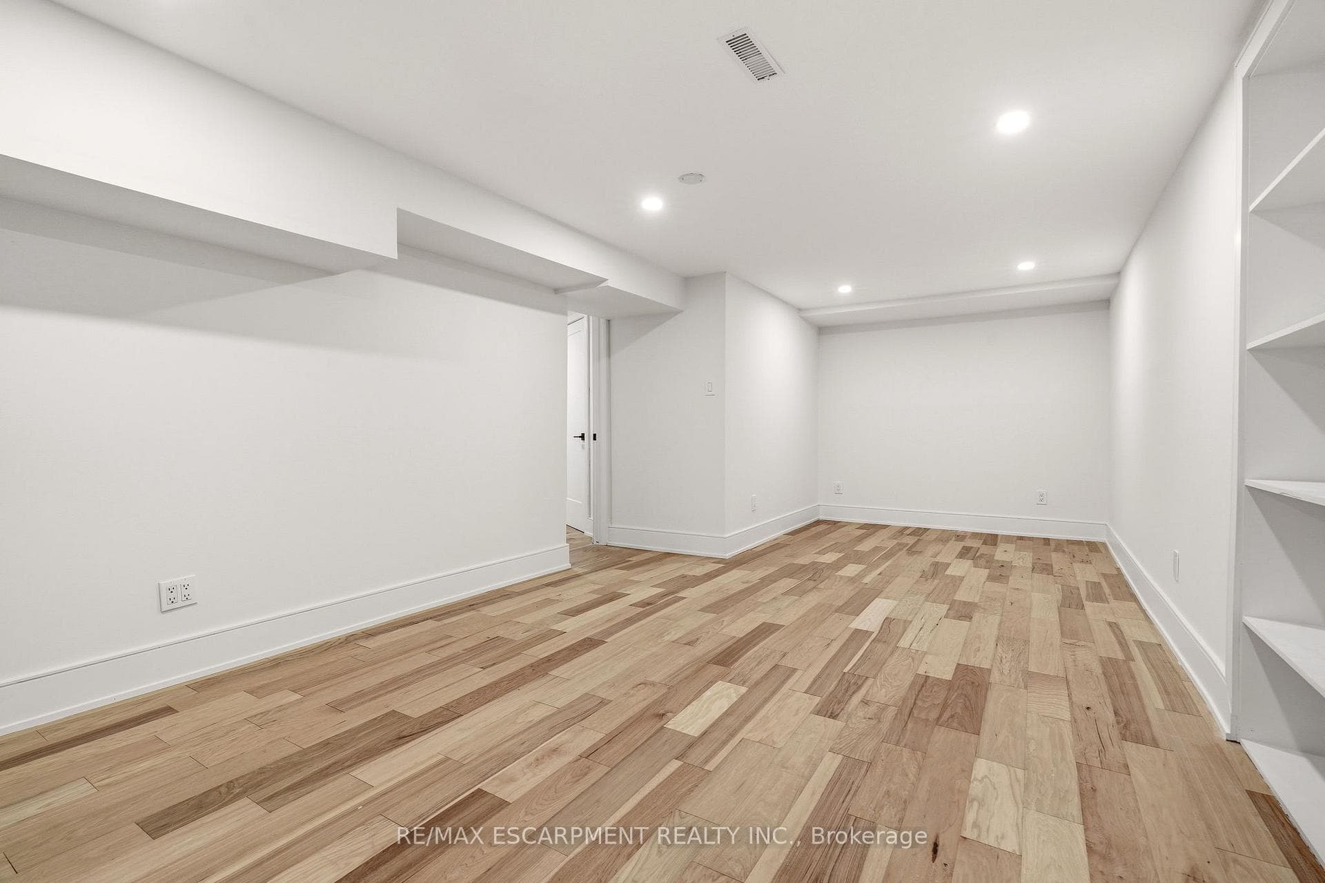 2347 Tweedsmuir Court - Detached photo 39 of 48 in Burlington, Ontario