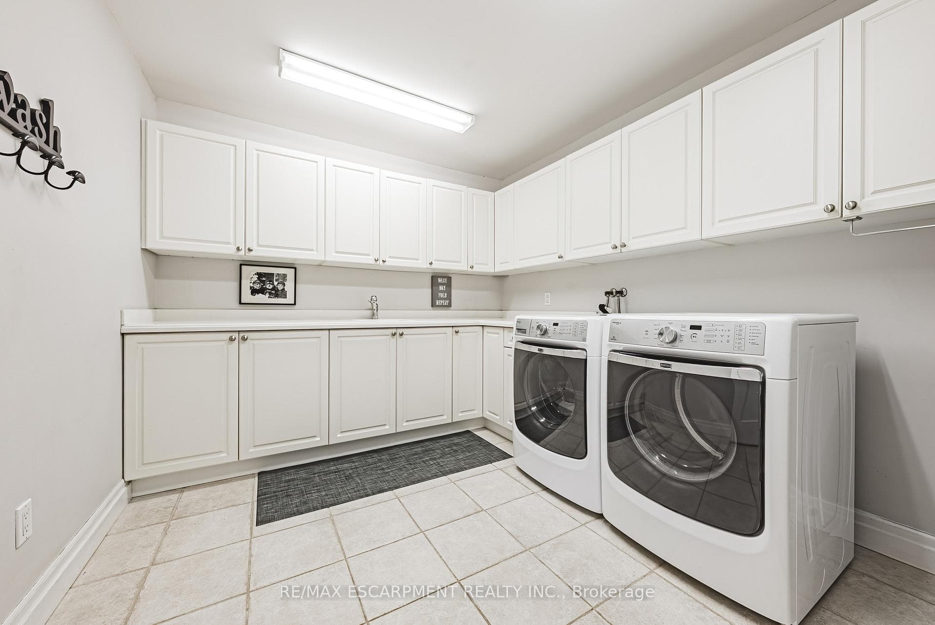 7 Colonial Crescent - Detached photo 25 of 49 in Oakville, Ontario