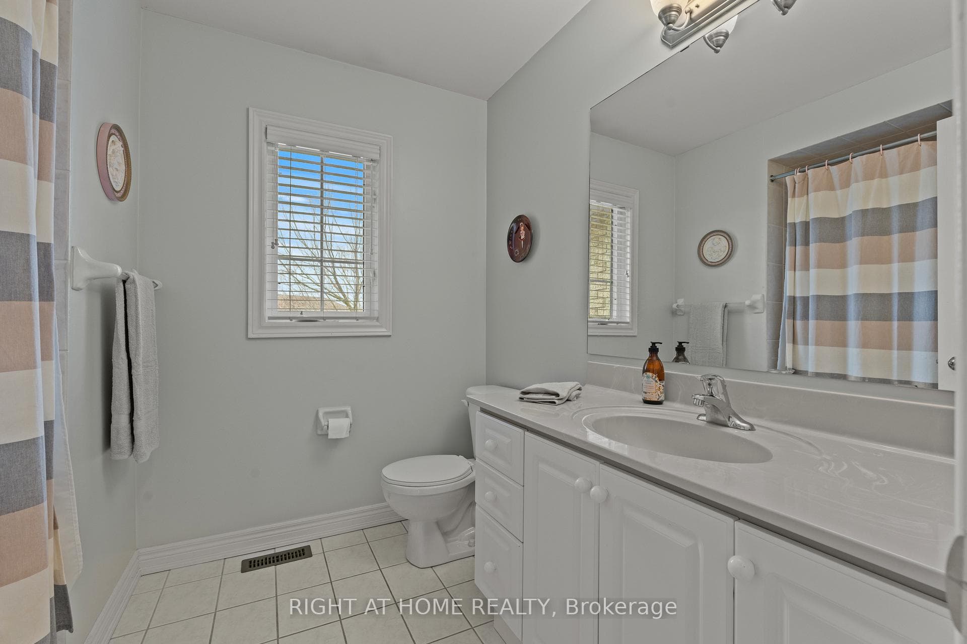 2275 Whitecliffe Way - Detached photo 29 of 38 in Oakville, Ontario