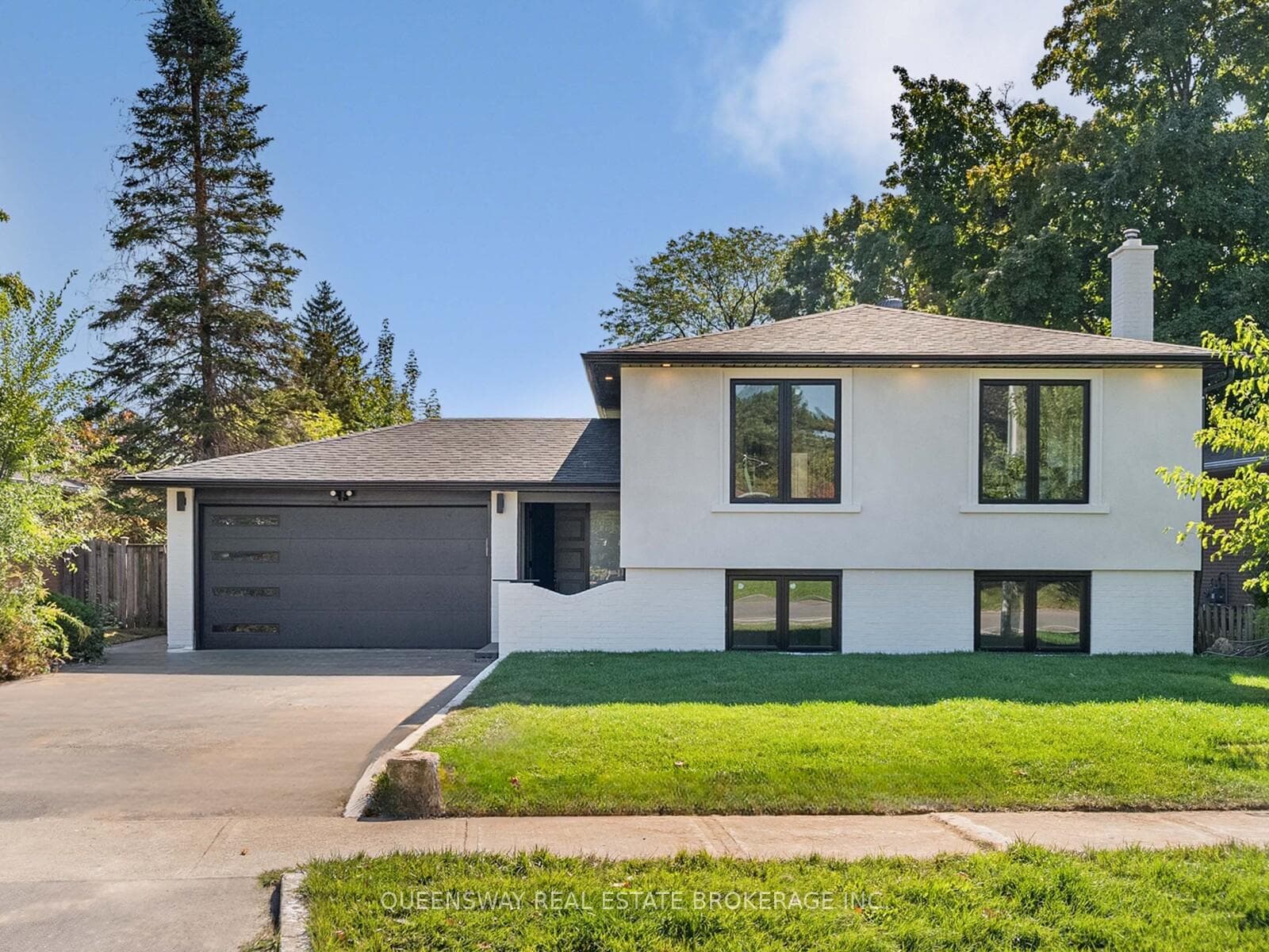 1128 Pinegrove Road - home for sale in Oakville, Ontario