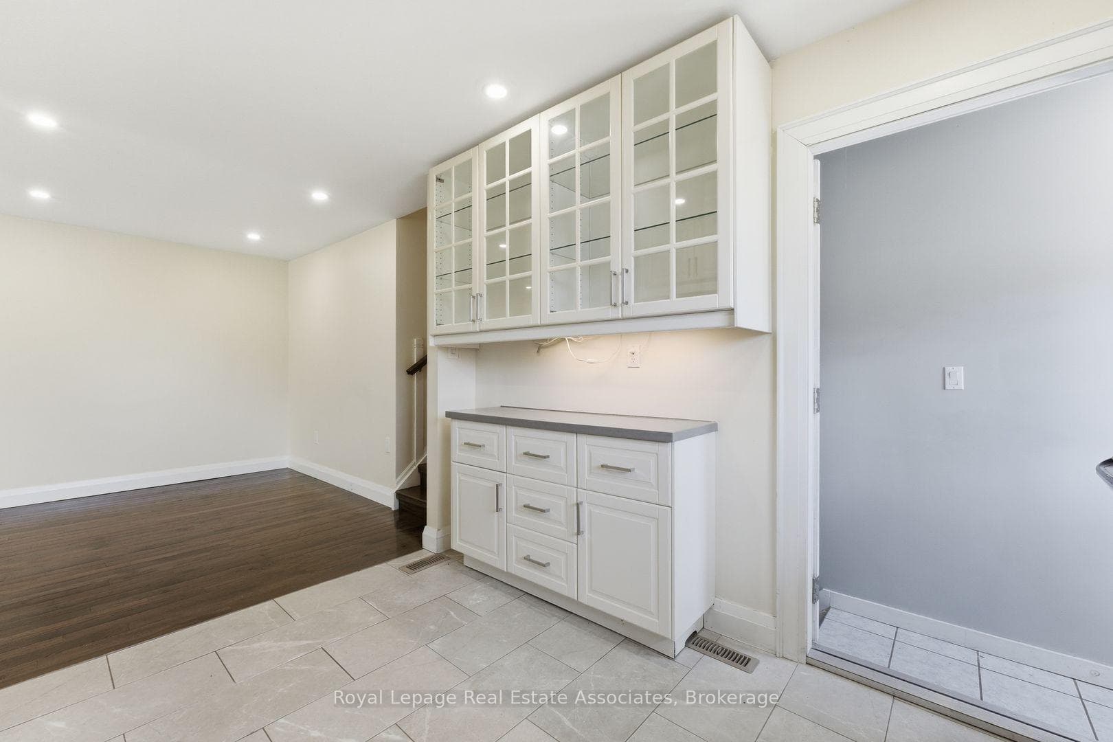 2362 Greenbank Trail - Semi-Detached photo 14 of 50 in Burlington, Ontario