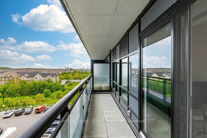 395 DUNDAS Street Unit 504 - Condo photo 13 of 40 in Oakville, Ontario