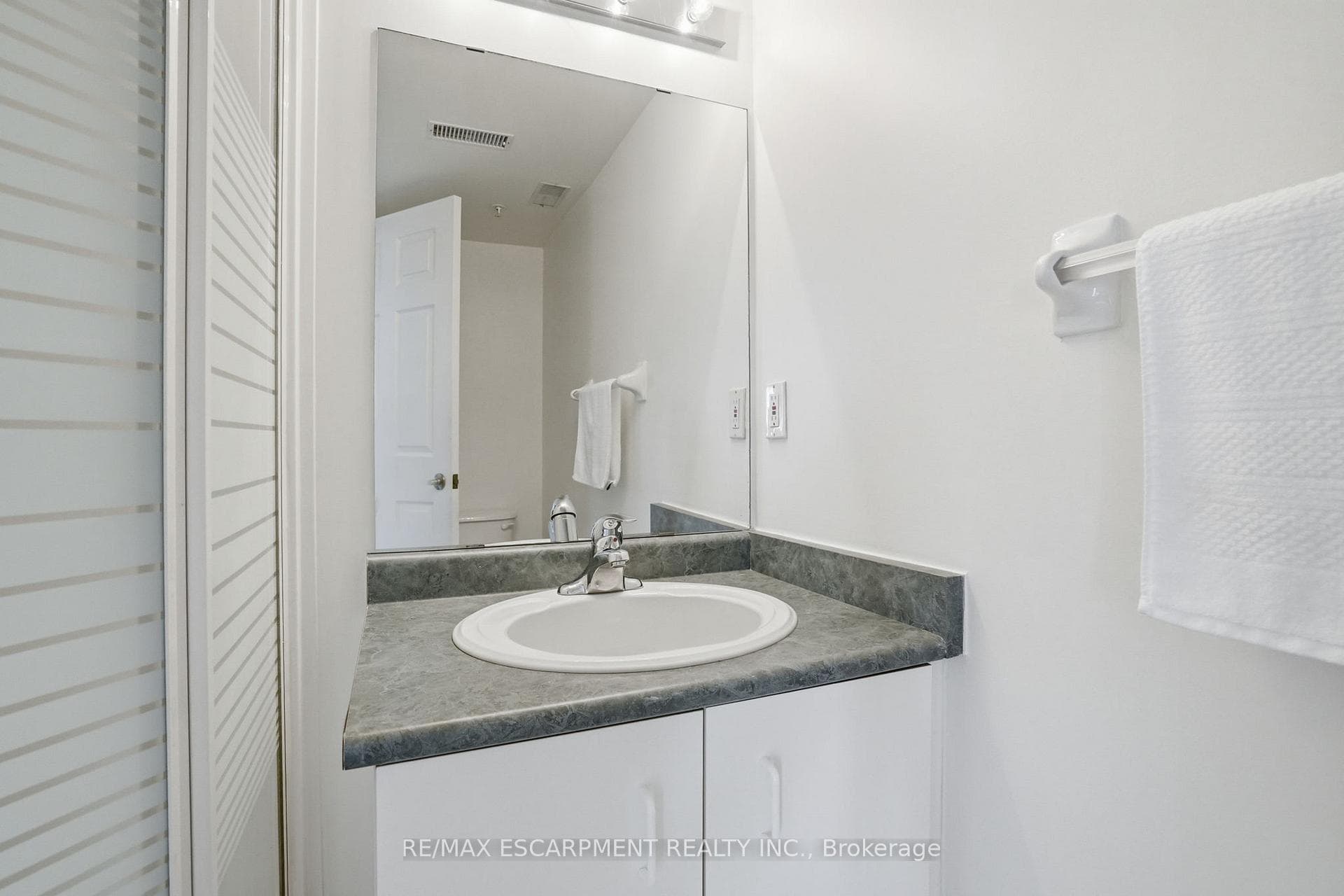 1451 WALKERS Line Unit 216 - Condo photo 19 of 26 in Burlington, Ontario