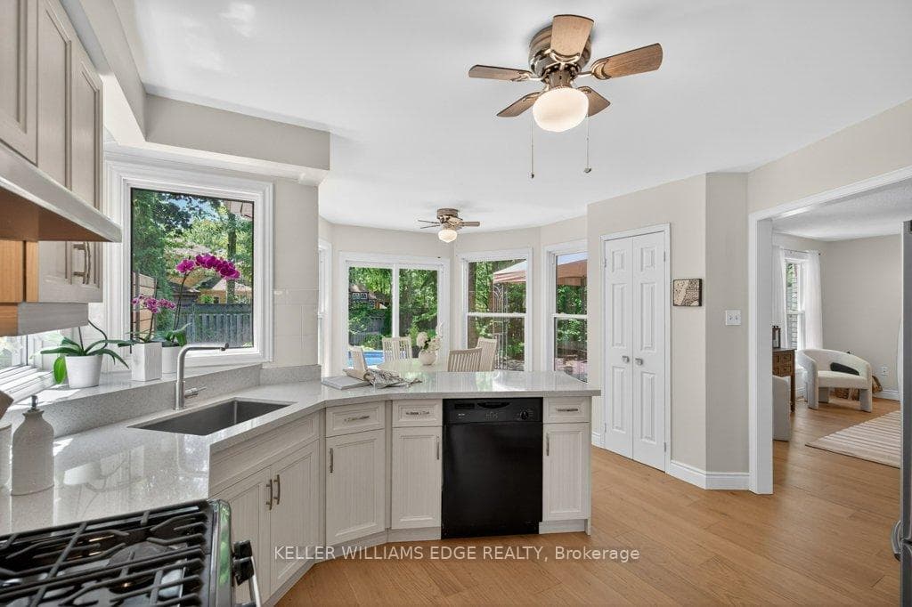 2084 William O'Connell Boulevard - Detached photo 10 of 45 in Burlington, Ontario
