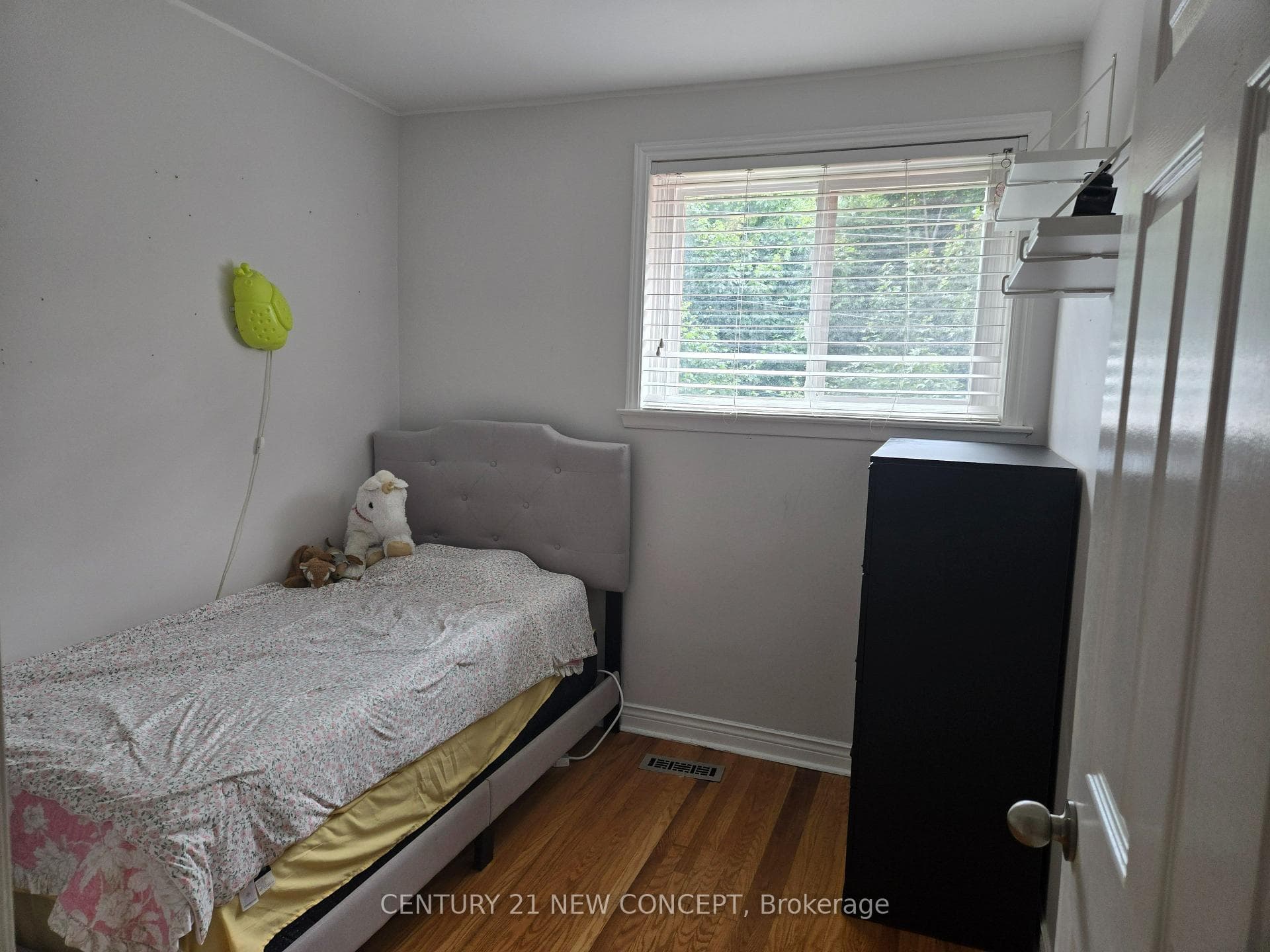 412 Melores Drive - Semi-Detached photo 13 of 26 in Burlington, Ontario