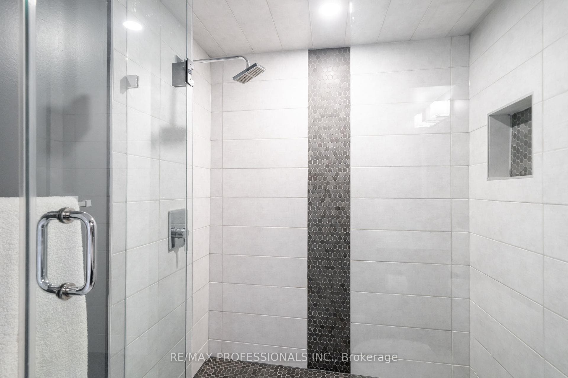4021 Sasha Court - Detached photo 19 of 44 in Mississauga, Ontario