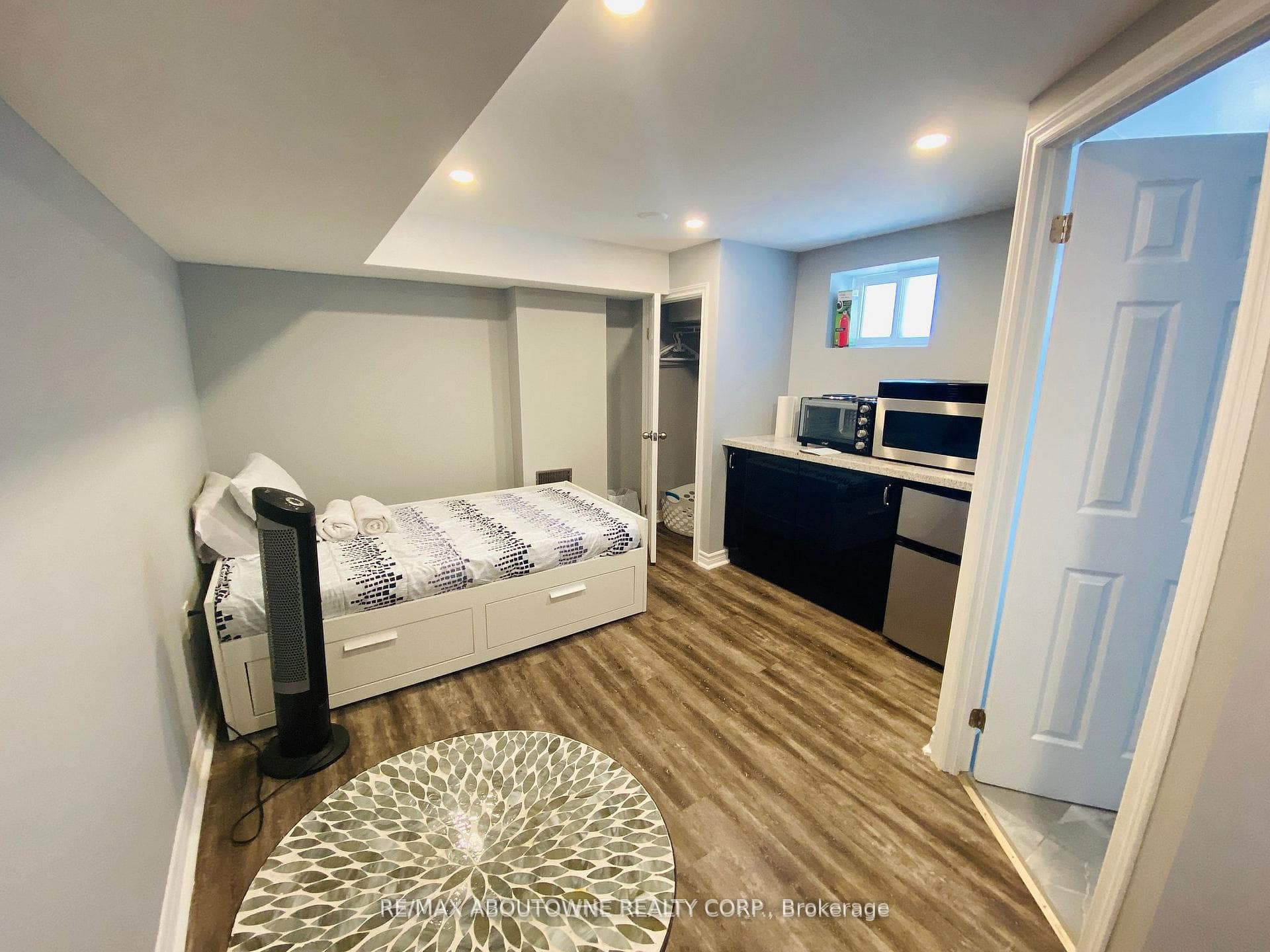 1601 Sandgate Crescent - Semi-Detached photo 32 of 35 in Mississauga, Ontario