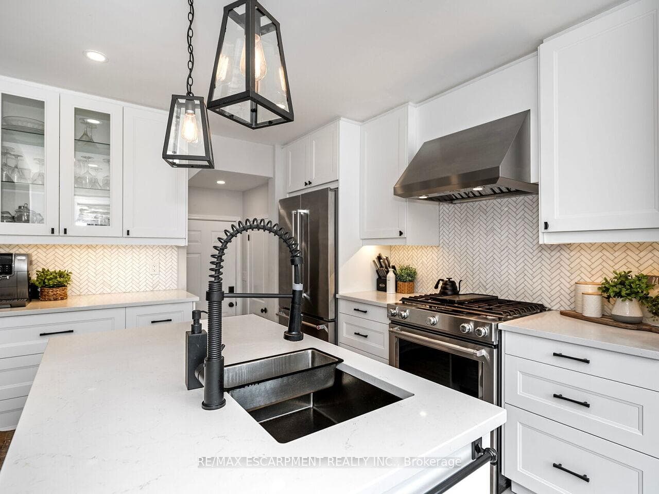 2448 Wooden Hill Circle - Townhouse photo 15 of 50 in Oakville, Ontario