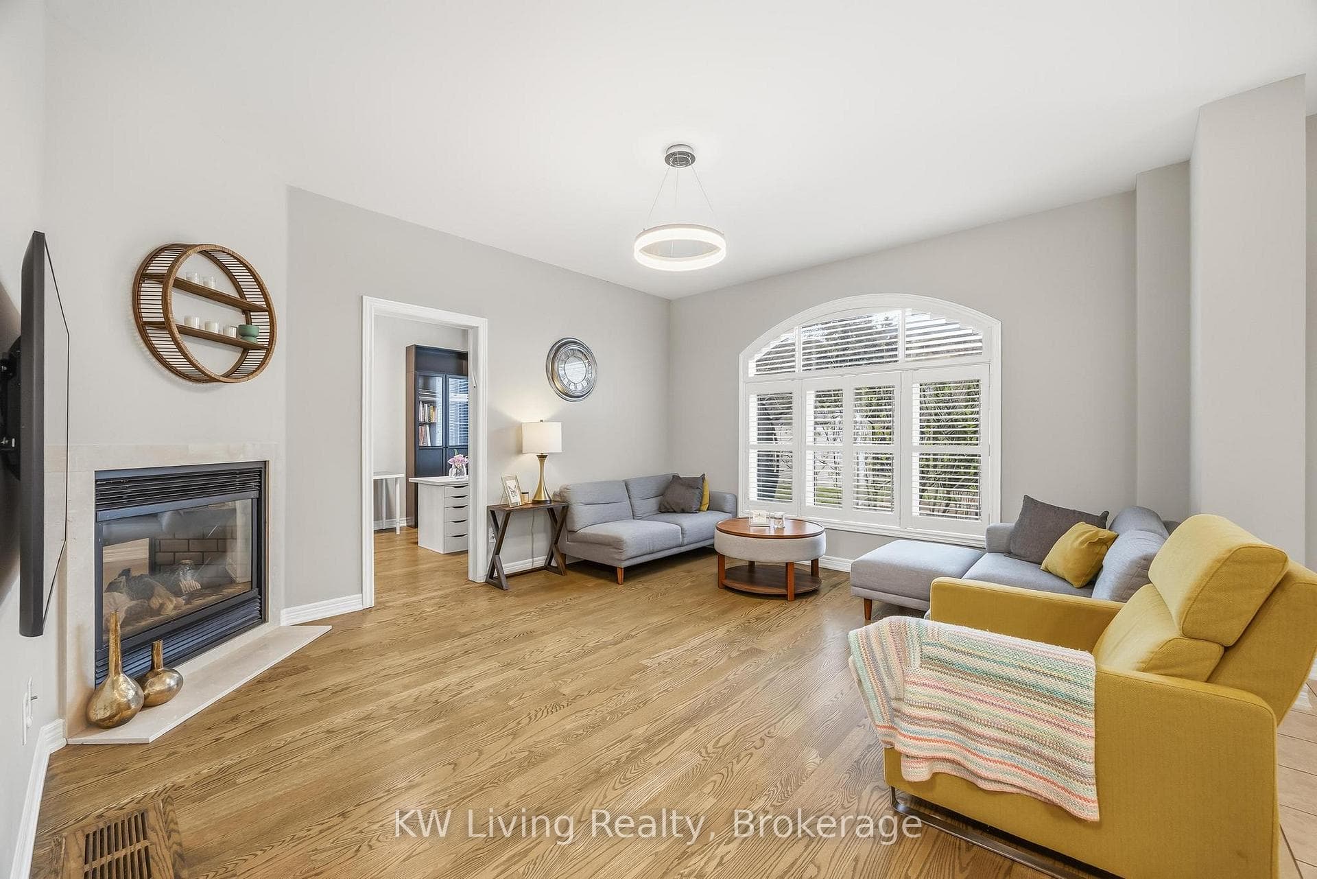2327 Gladacres Lane - Detached photo 7 of 42 in Oakville, Ontario