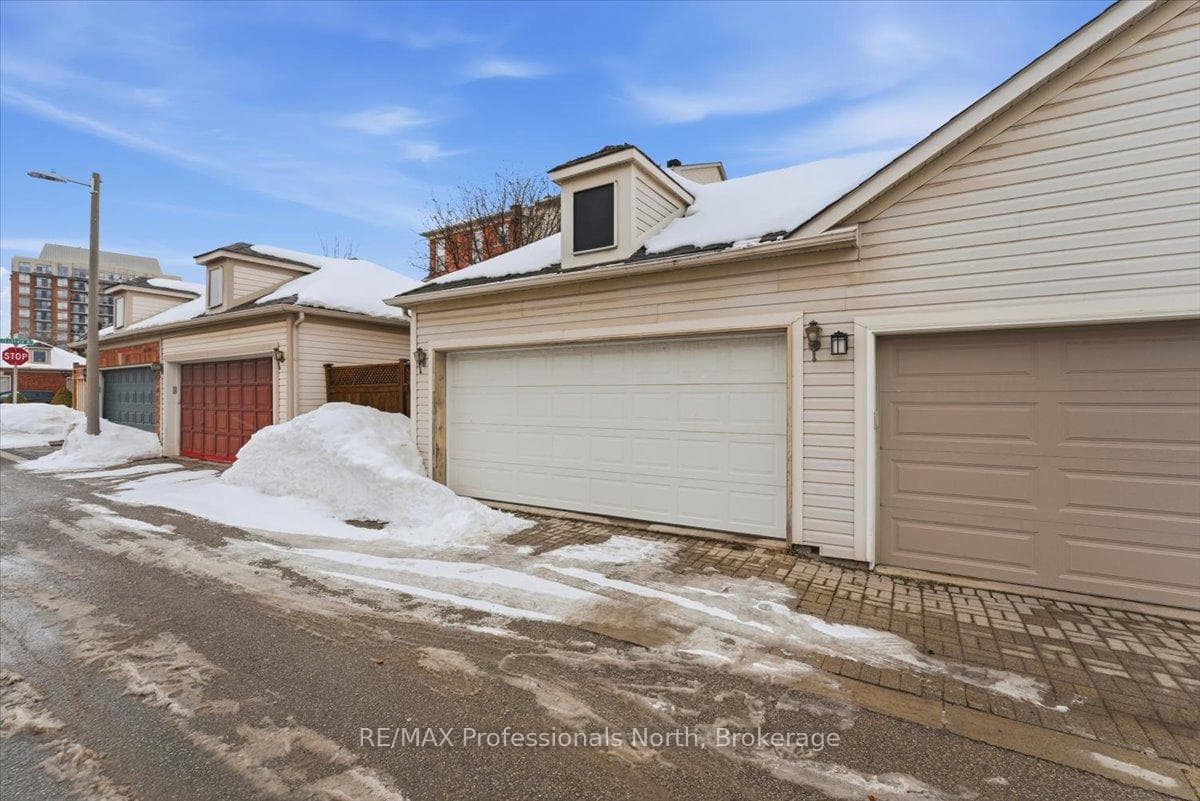 98 Roxton Road - Semi-Detached photo 26 of 28 in Oakville, Ontario