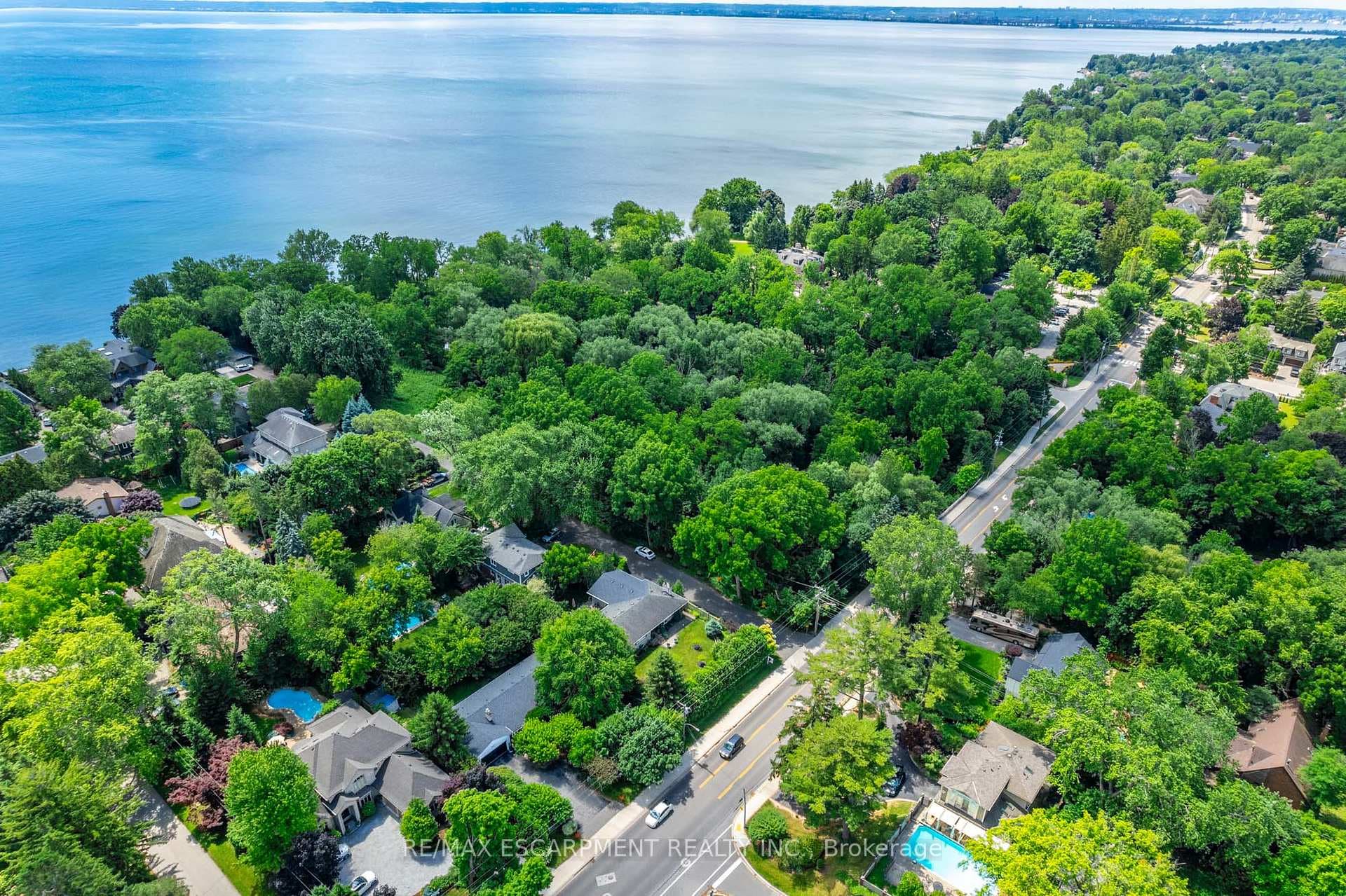 4306 Lakeshore Road - Detached photo 3 of 45 in Burlington, Ontario