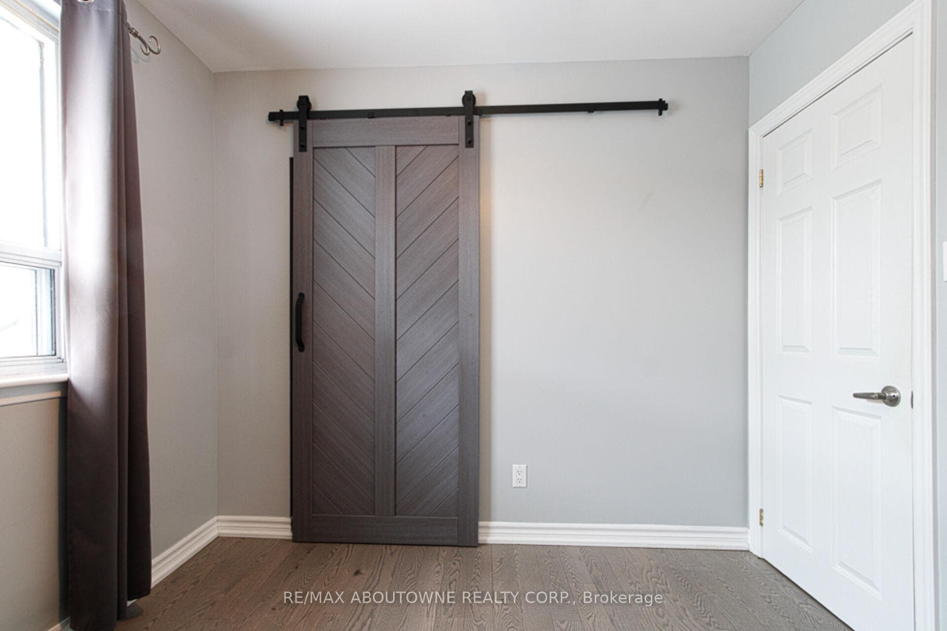 1601 Sandgate Crescent - Semi-Detached photo 18 of 35 in Mississauga, Ontario