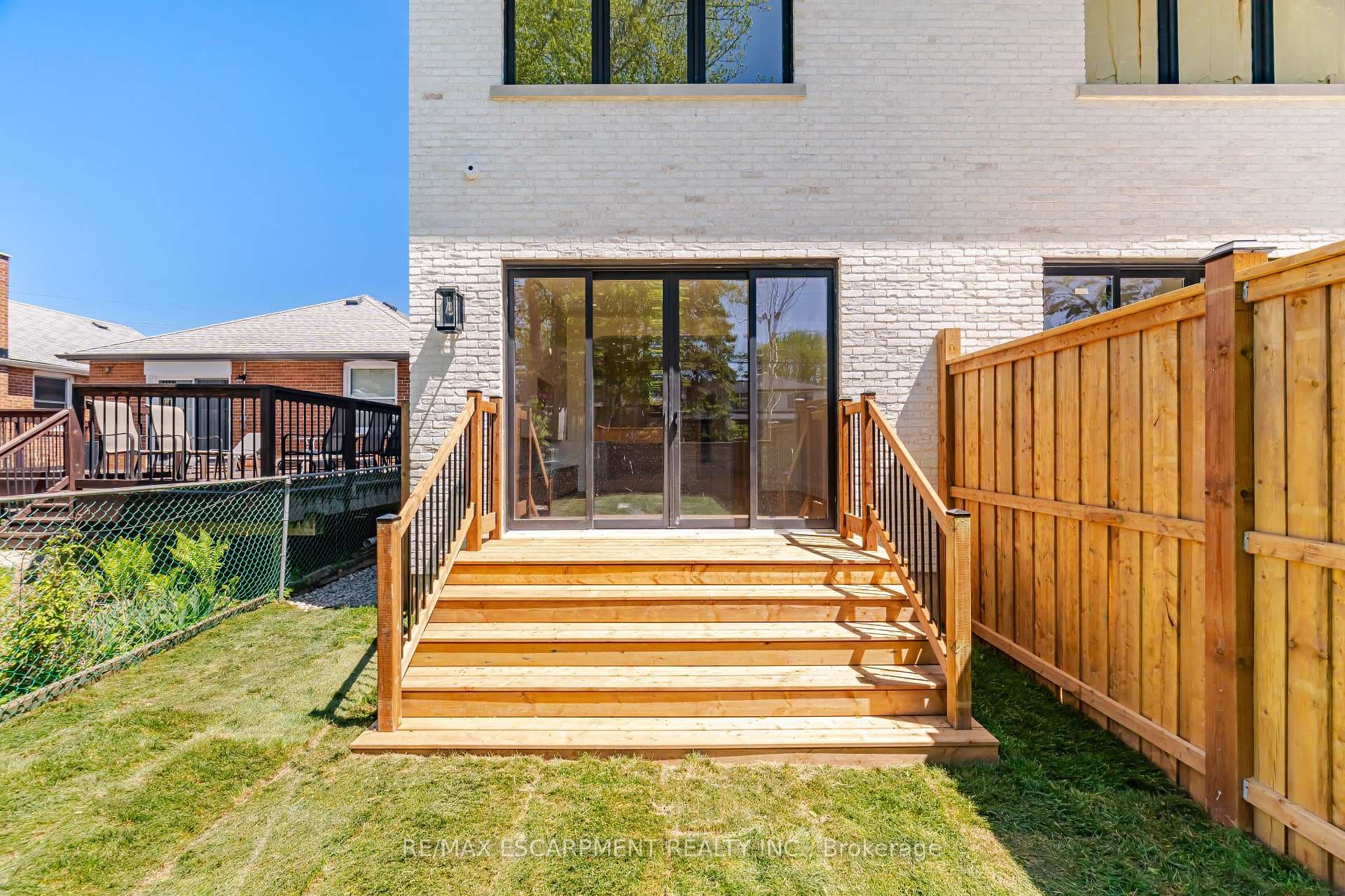 40B Maple Avenue - Semi-Detached photo 48 of 50 in Mississauga, Ontario