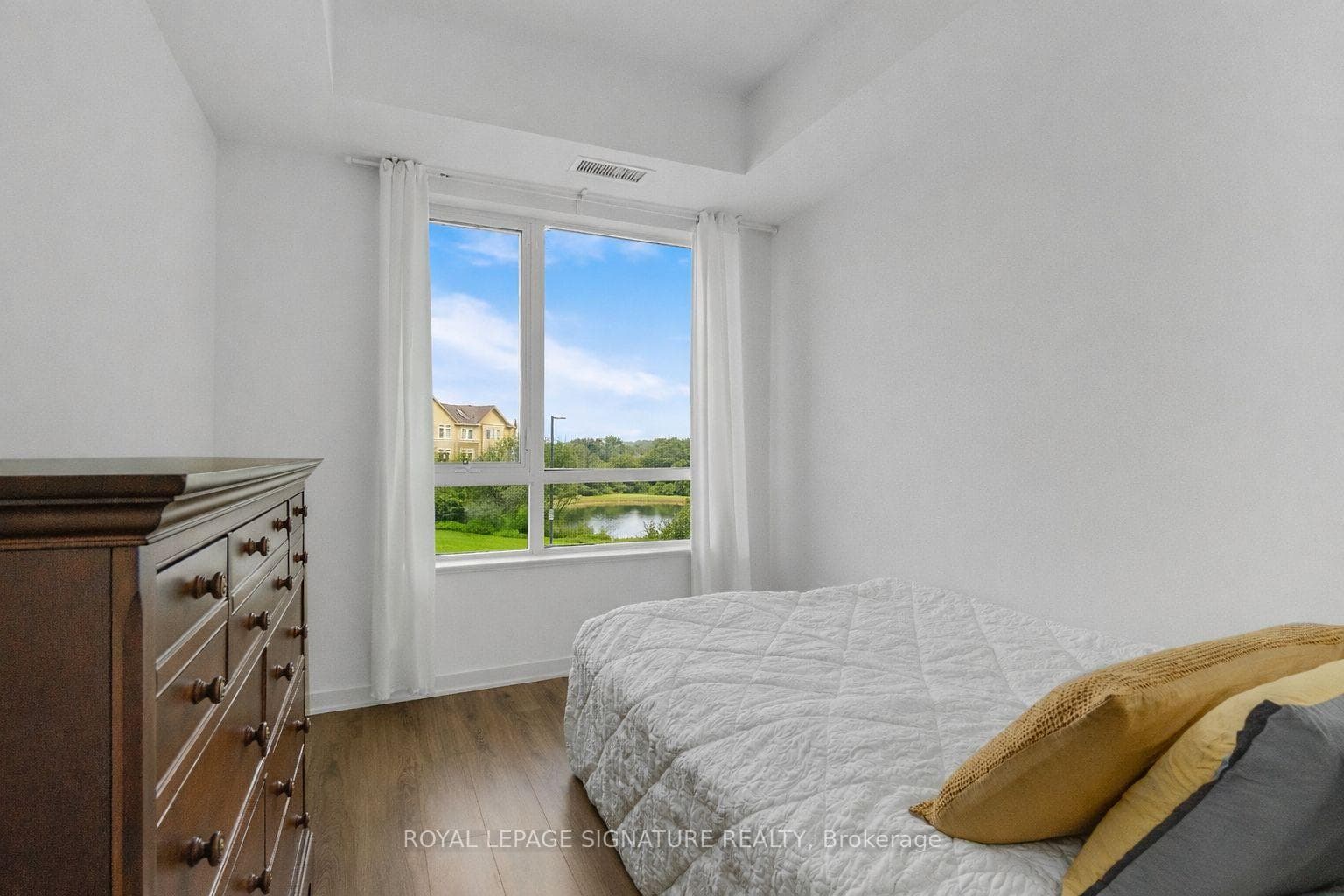395 Dundas Street Unit 234 - Condo photo 21 of 35 in Oakville, Ontario