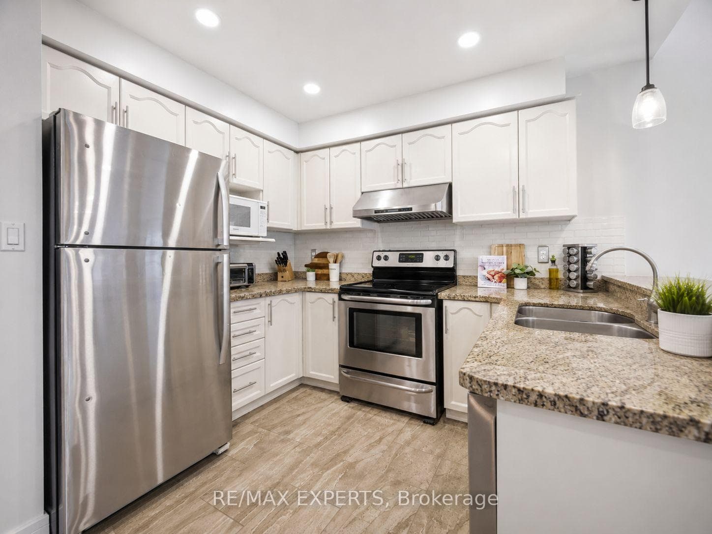 40 Dills Crescent - Detached photo 9 of 36 in Milton, Ontario
