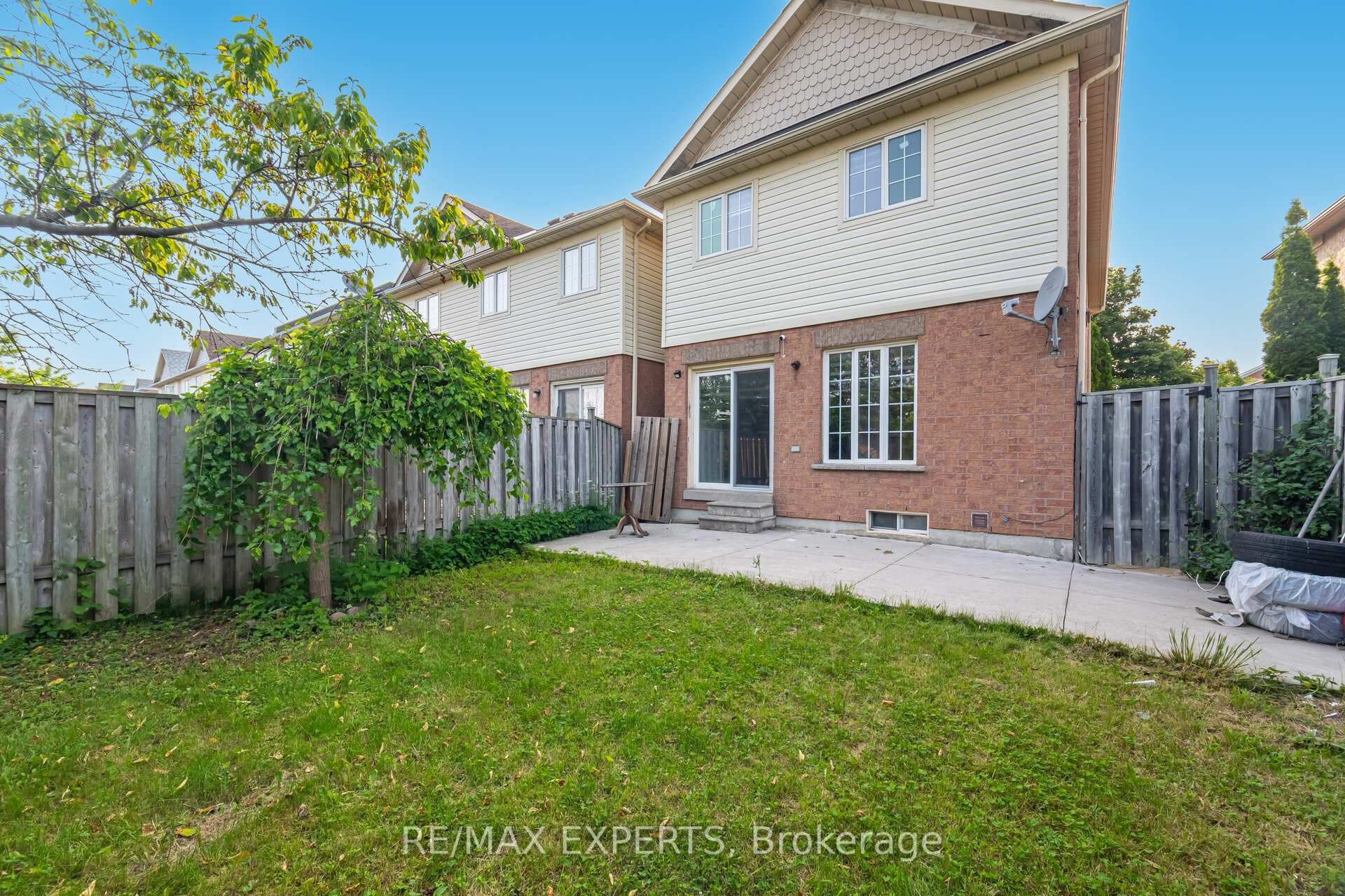 82 Twin Pines Crescent - Semi-Detached photo 11 of 11 in Brampton, Ontario