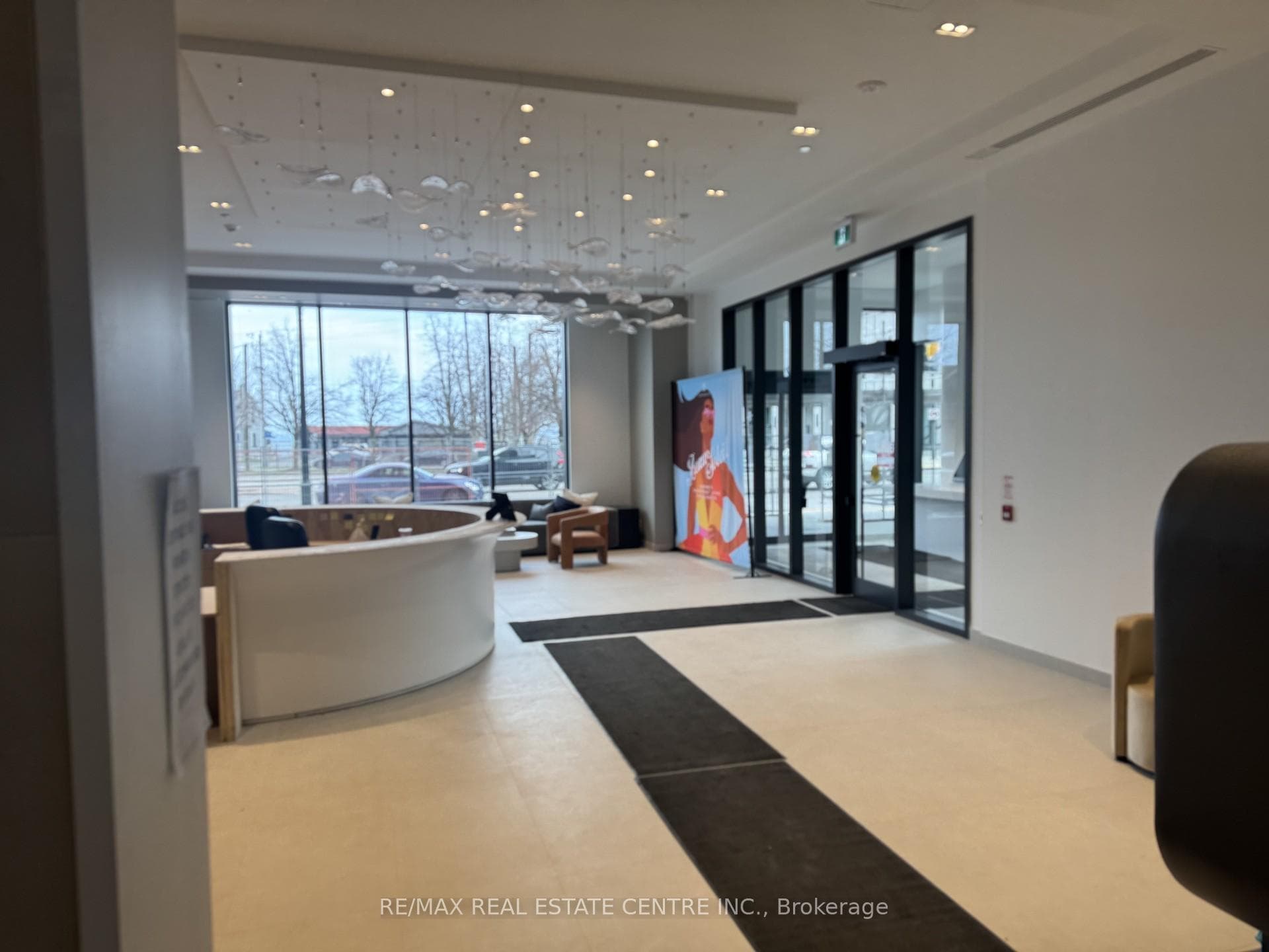 2075 Lakeshore Road - Condo photo 6 of 7 in Burlington, Ontario