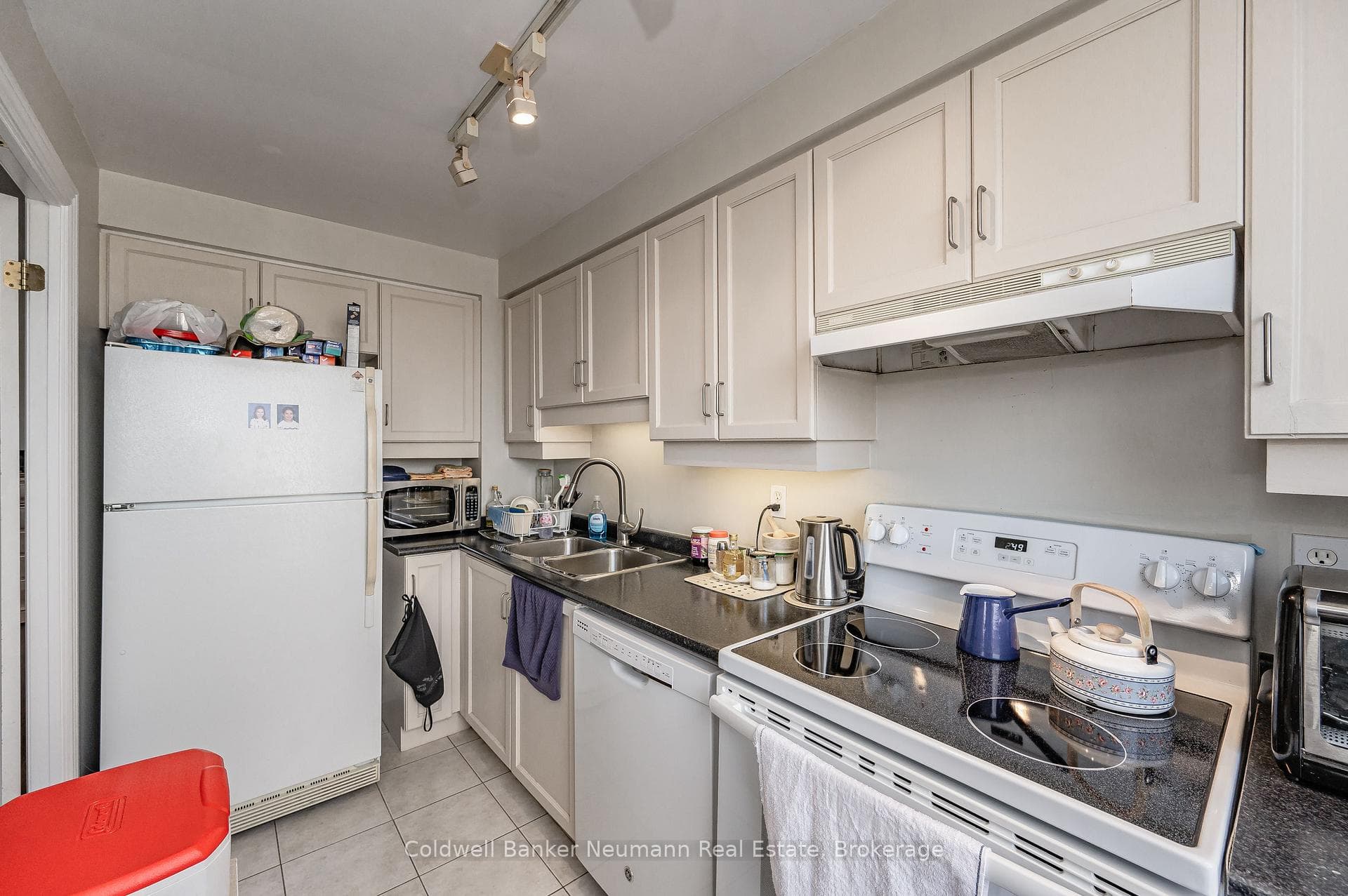 60 Old Mill Road Unit 409 - Condo photo 8 of 28 in Oakville, Ontario