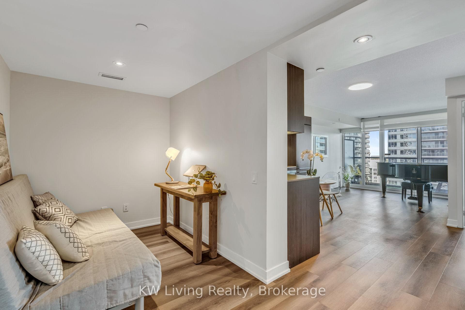 70 Queens Wharf Road Unit 1601 - Condo photo 22 of 37 in Downtown Toronto / Waterfront, Ontario