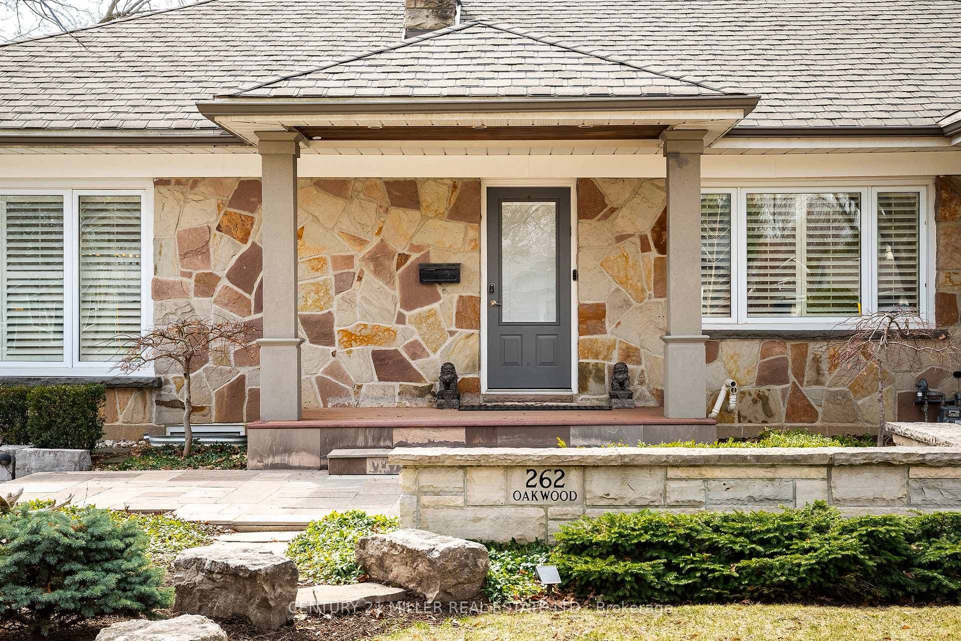 262 Oakwood Crescent - Detached photo 5 of 48 in Oakville, Ontario