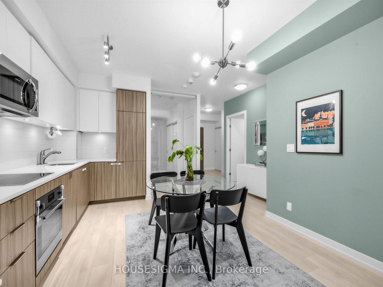223 St.Clair Avenue Unit 306 - Condo photo 8 of 26 in Annex / Yorkville / Summerhill, Ontario