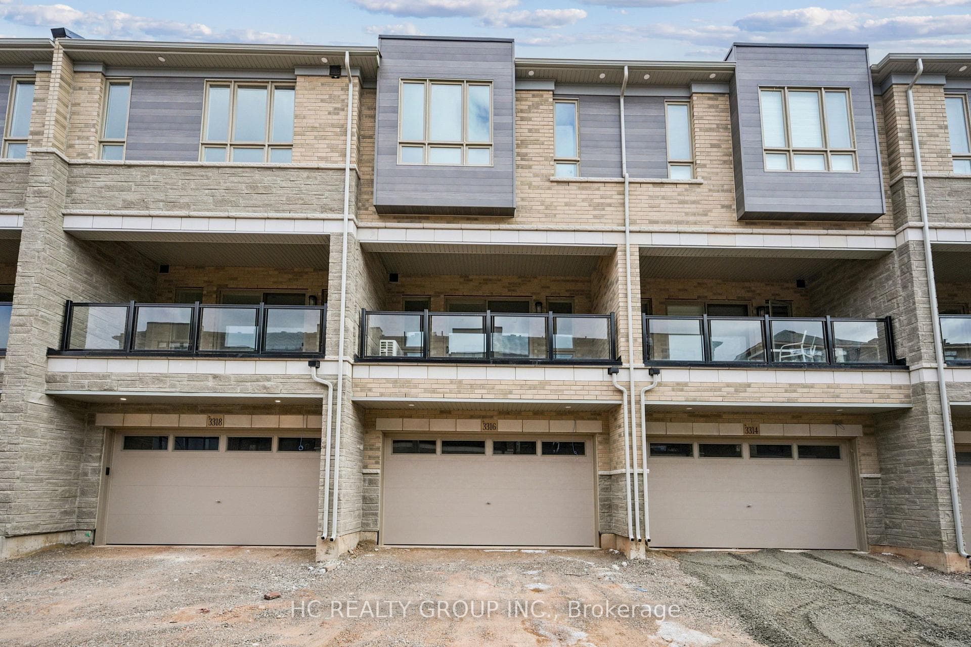 3316 Taha Gardens - home for sale in Oakville, Ontario