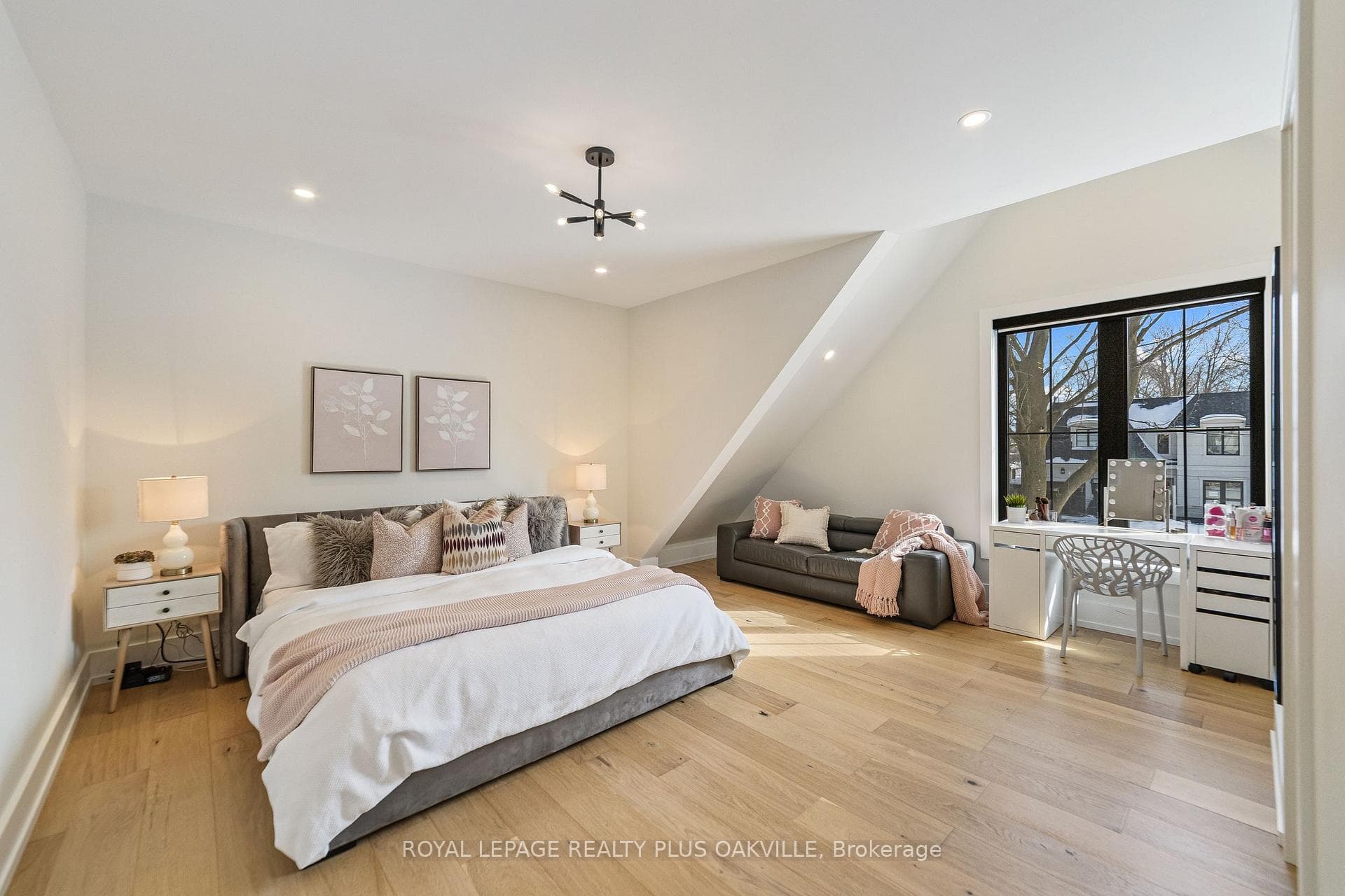 2057 Salvator Boulevard - Detached photo 28 of 50 in Oakville, Ontario