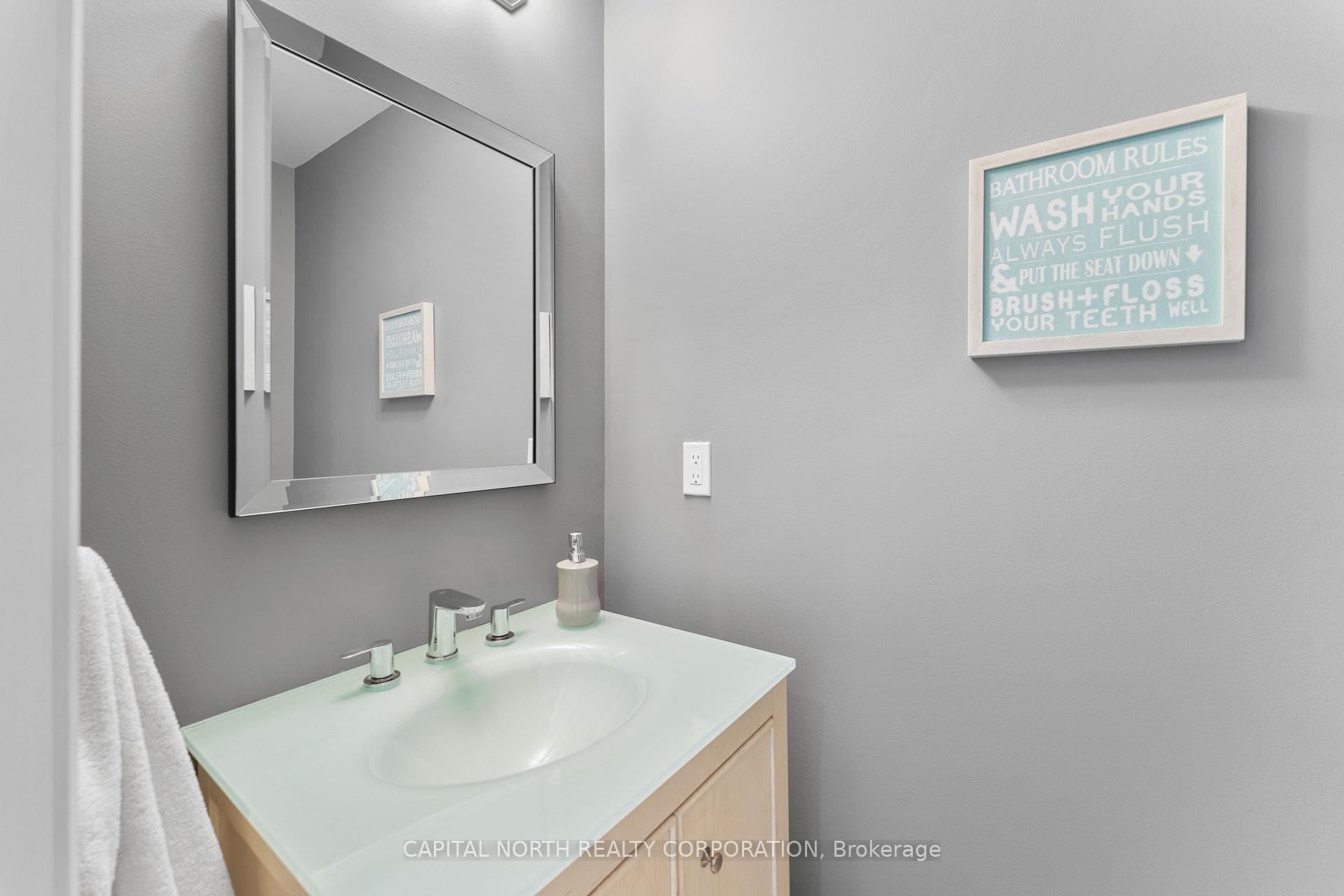 36 Mcdevitt Lane - Townhouse photo 8 of 43 in Caledon, Ontario
