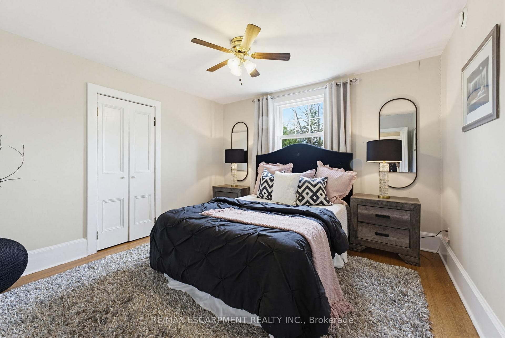 3083 LAKESHORE Road - Detached photo 21 of 50 in Burlington, Ontario