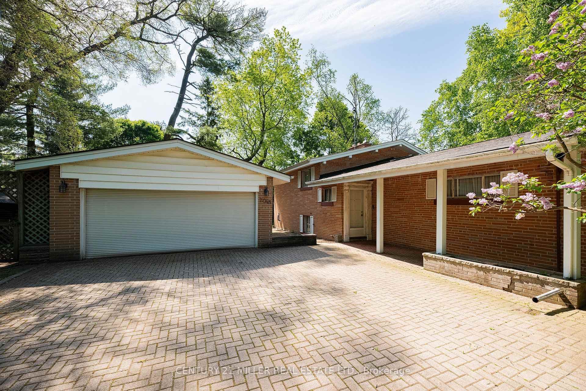 2048 Elmhurst Avenue - Detached photo 2 of 21 in Oakville, Ontario